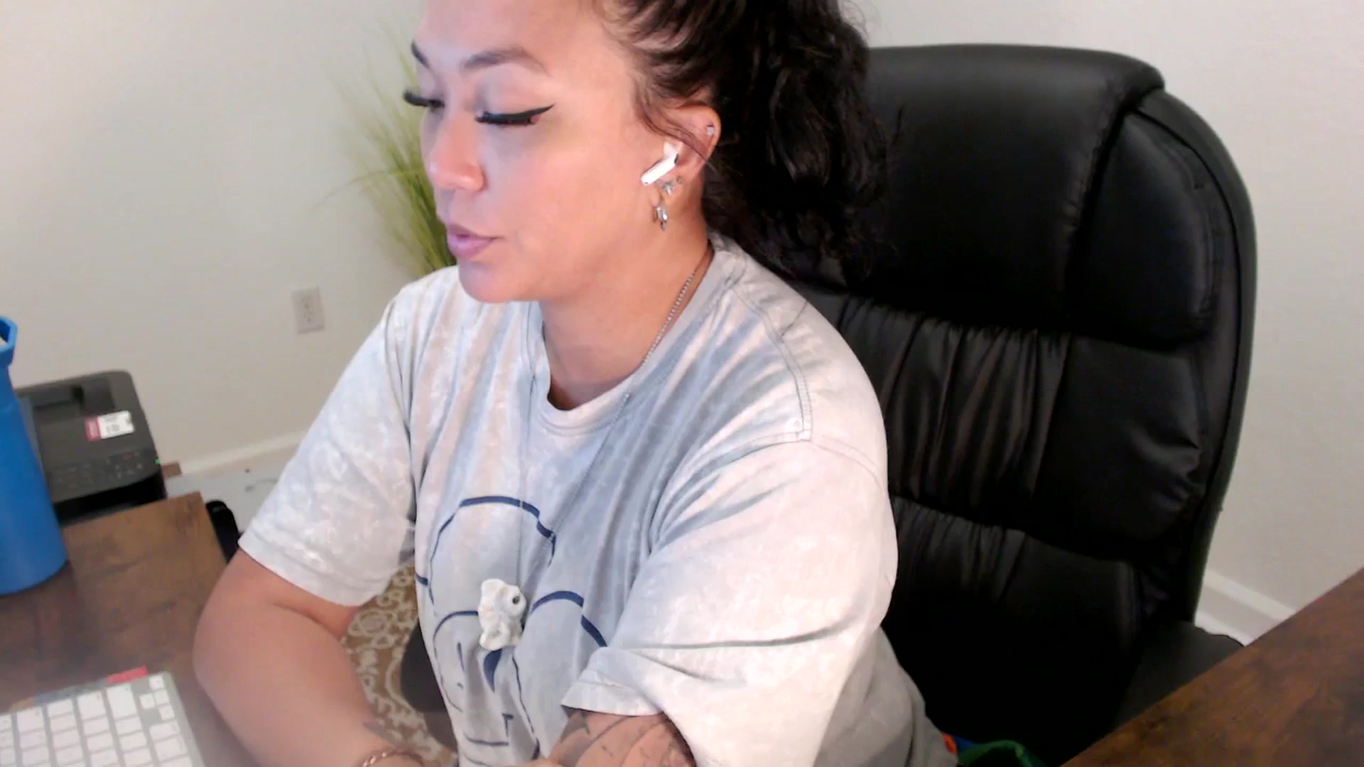 Gallery image thumbnail from MickaylaStar's myfreecams stream on, 06/27/2025, 16:41 image 2 of 20