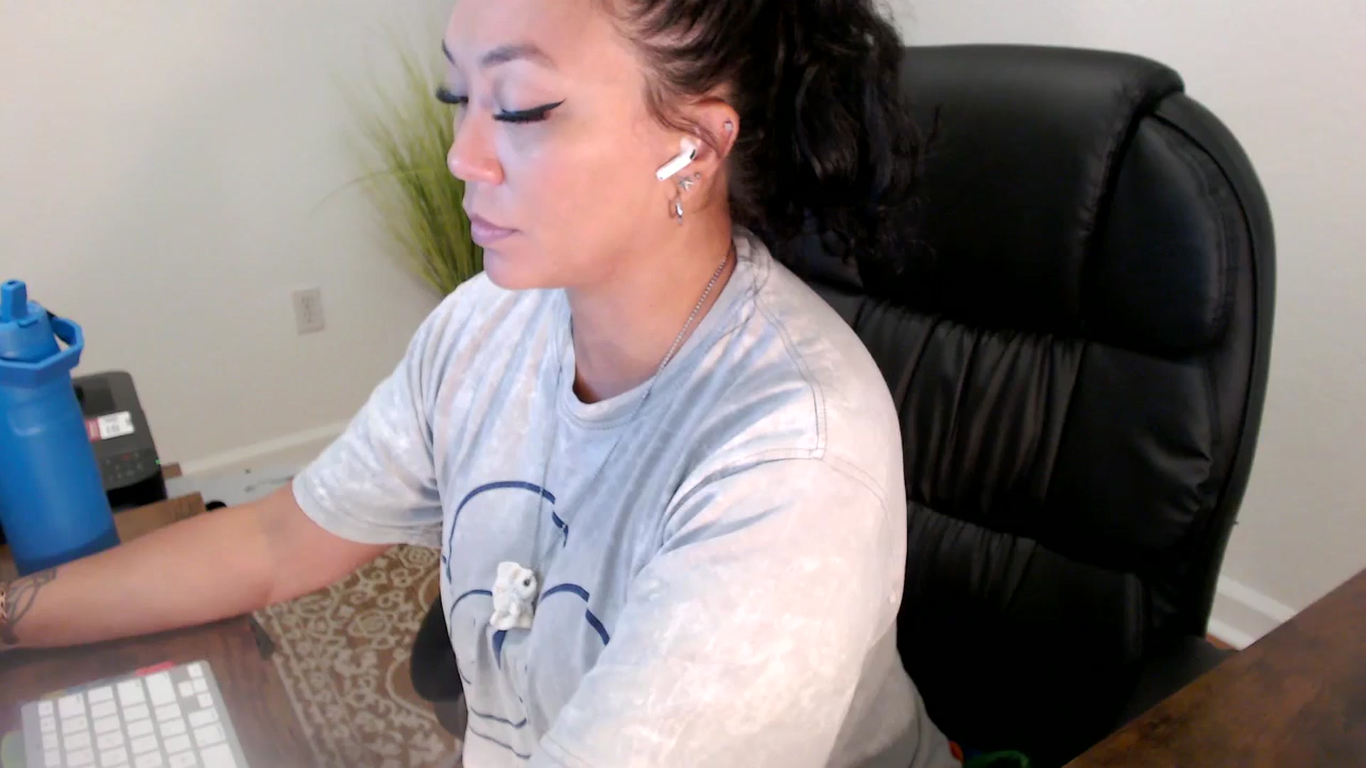 Gallery image thumbnail from MickaylaStar's myfreecams stream on, 06/27/2025, 16:41 image 7 of 20