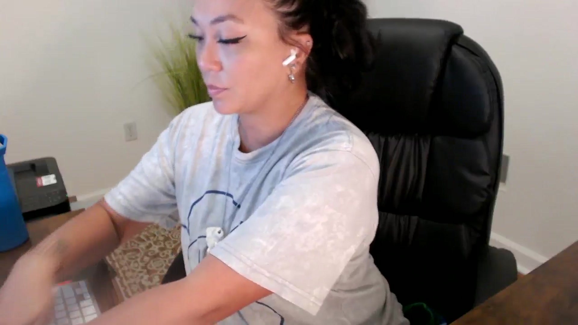 Gallery image thumbnail from MickaylaStar's myfreecams stream on, 06/27/2025, 16:41 image 3 of 20