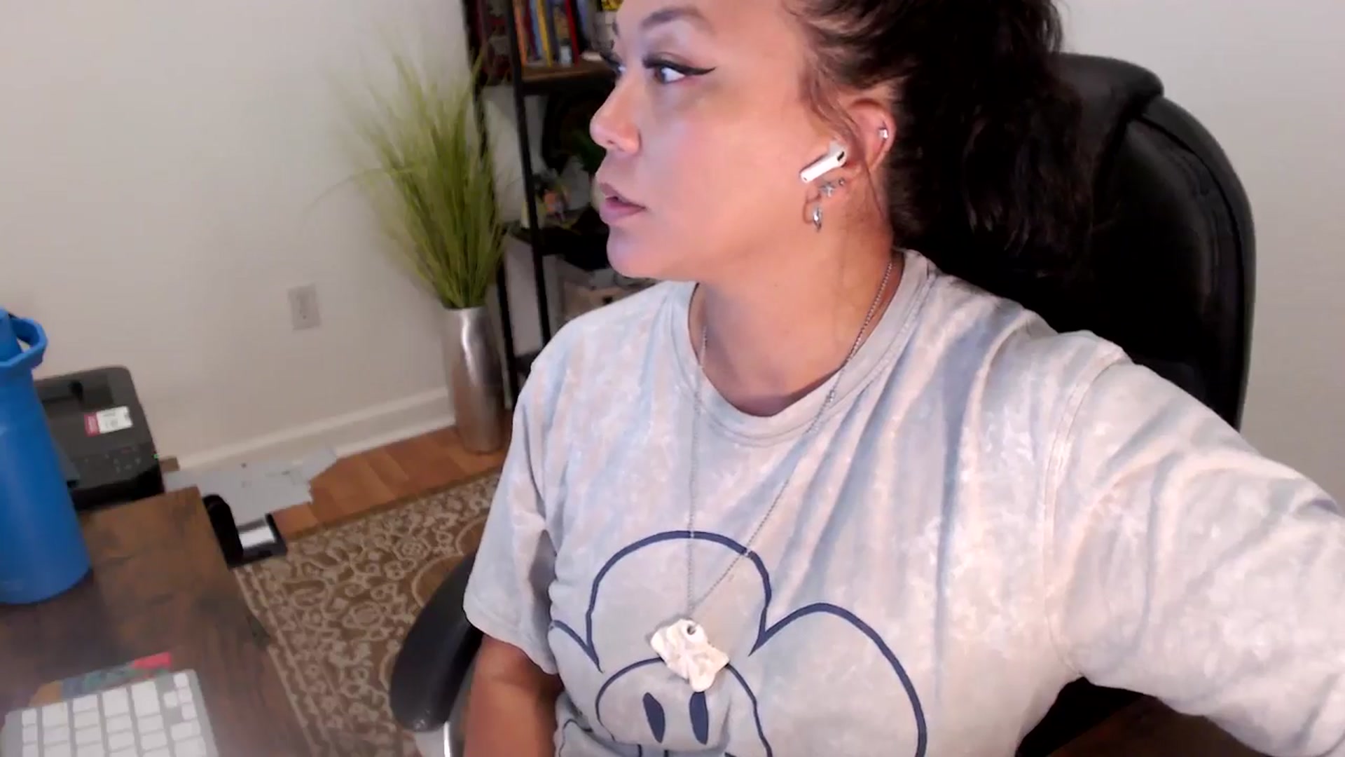Gallery image thumbnail from MickaylaStar's myfreecams stream on, 06/27/2025, 17:16 image 4 of 20