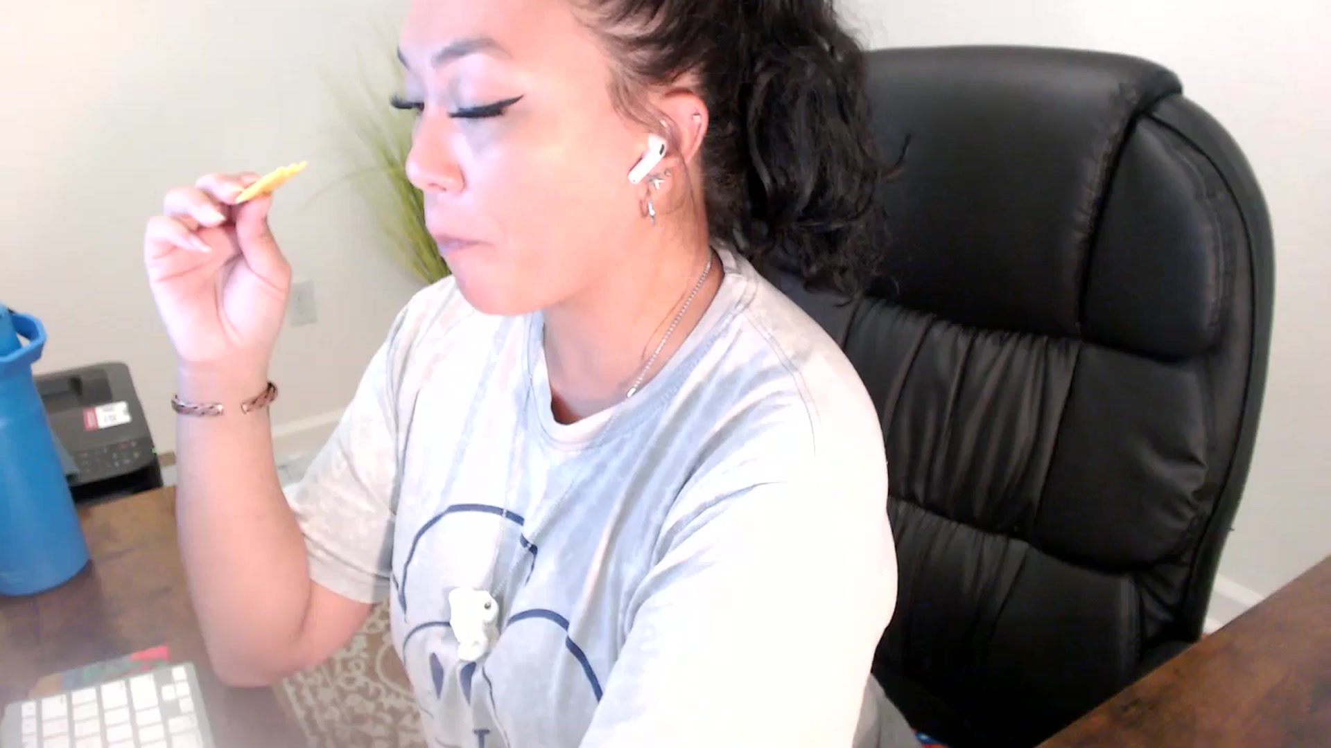 Gallery image thumbnail from MickaylaStar's myfreecams stream on, 06/27/2025, 17:16 image 14 of 20