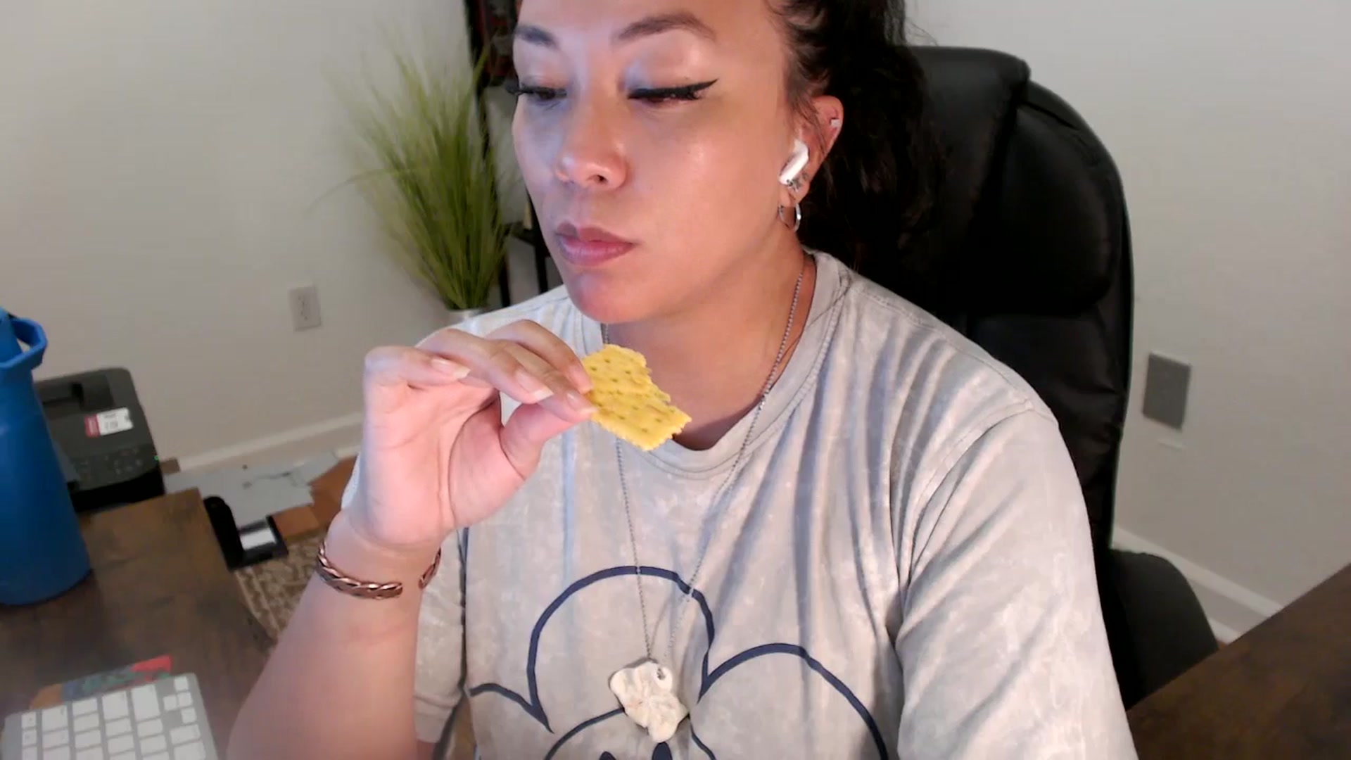Gallery image thumbnail from MickaylaStar's myfreecams stream on, 06/27/2025, 17:16 image 7 of 20