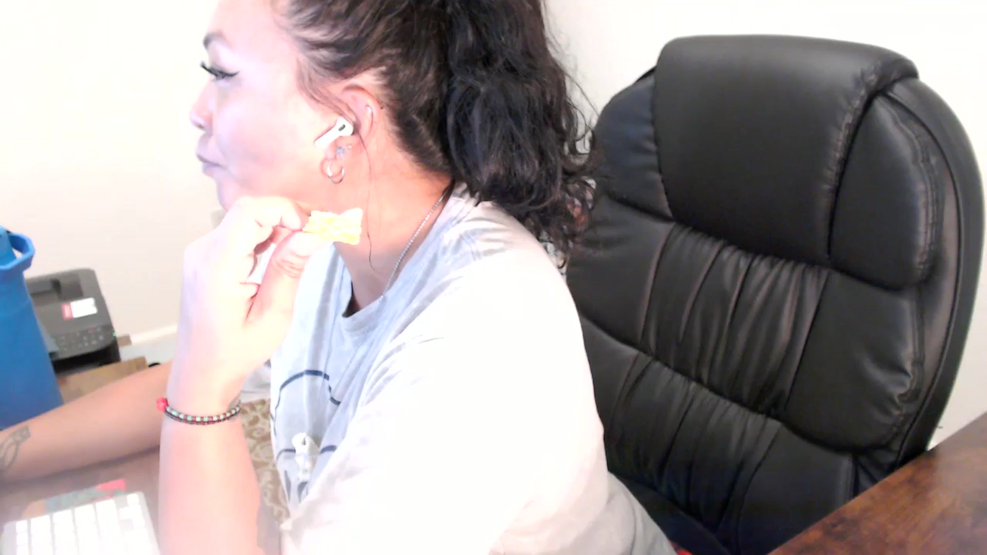 Gallery image thumbnail from MickaylaStar's myfreecams stream on, 06/27/2025, 17:16 image 3 of 20