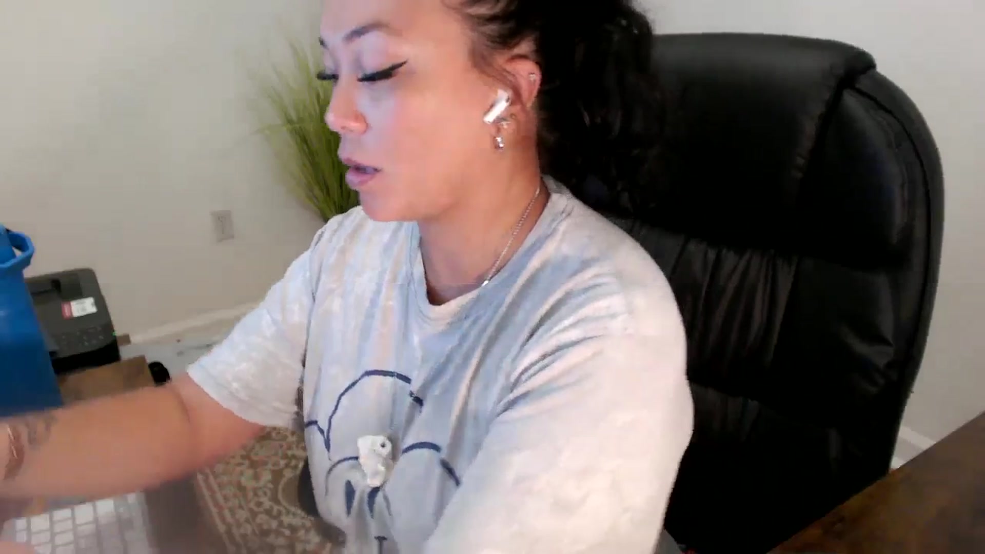 Gallery image thumbnail from MickaylaStar's myfreecams stream on, 06/27/2025, 17:16 image 13 of 20