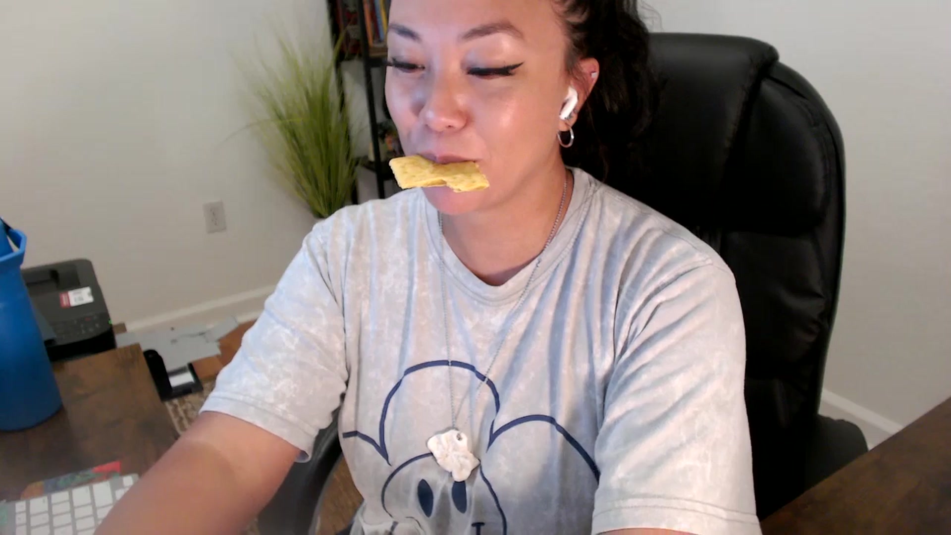 Gallery image thumbnail from MickaylaStar's myfreecams stream on, 06/27/2025, 17:16 image 19 of 20