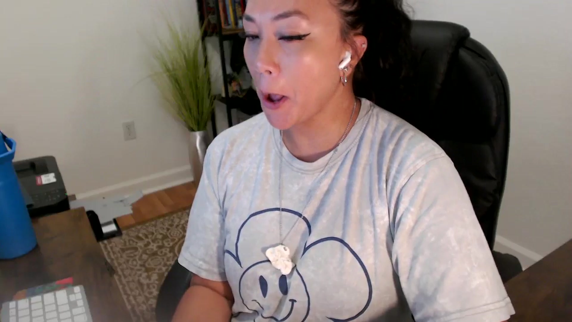 Gallery image thumbnail from MickaylaStar's myfreecams stream on, 06/27/2025, 17:16 image 18 of 20
