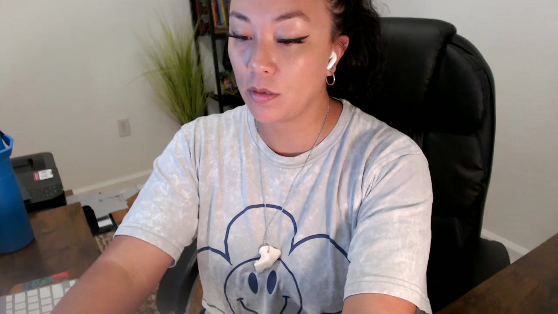 Gallery image thumbnail from MickaylaStar's myfreecams stream on, 06/27/2025, 17:38 image 1 of 20