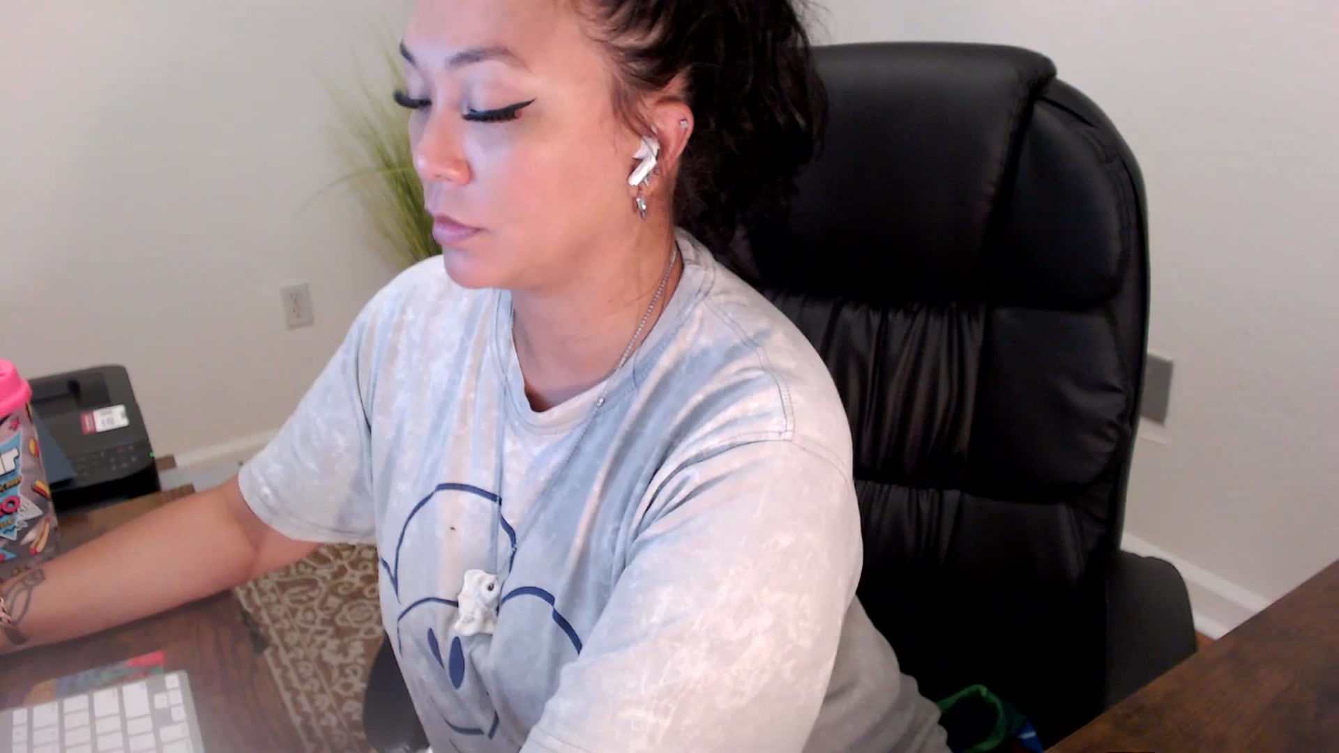 Gallery image thumbnail from MickaylaStar's myfreecams stream on, 06/27/2025, 18:17 image 6 of 20