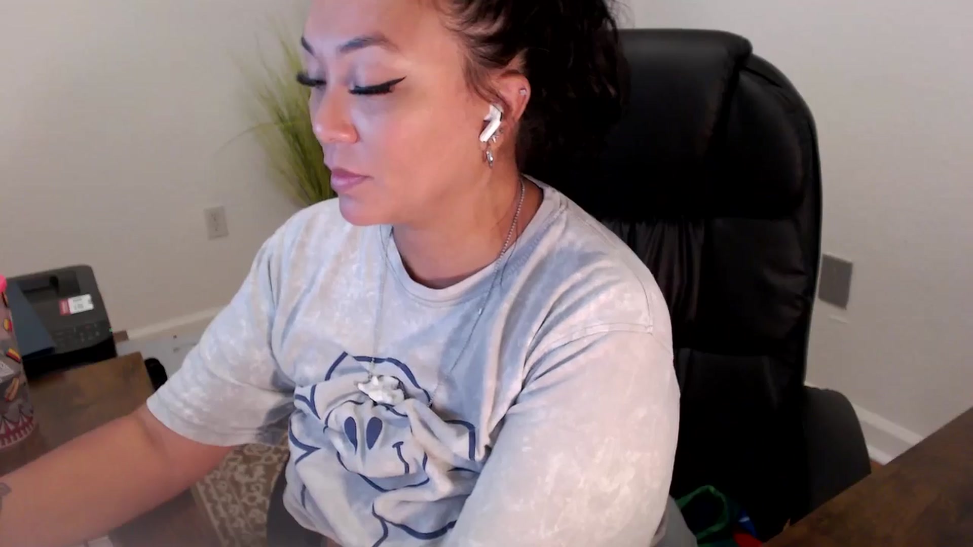 Gallery image thumbnail from MickaylaStar's myfreecams stream on, 06/27/2025, 18:17 image 12 of 20