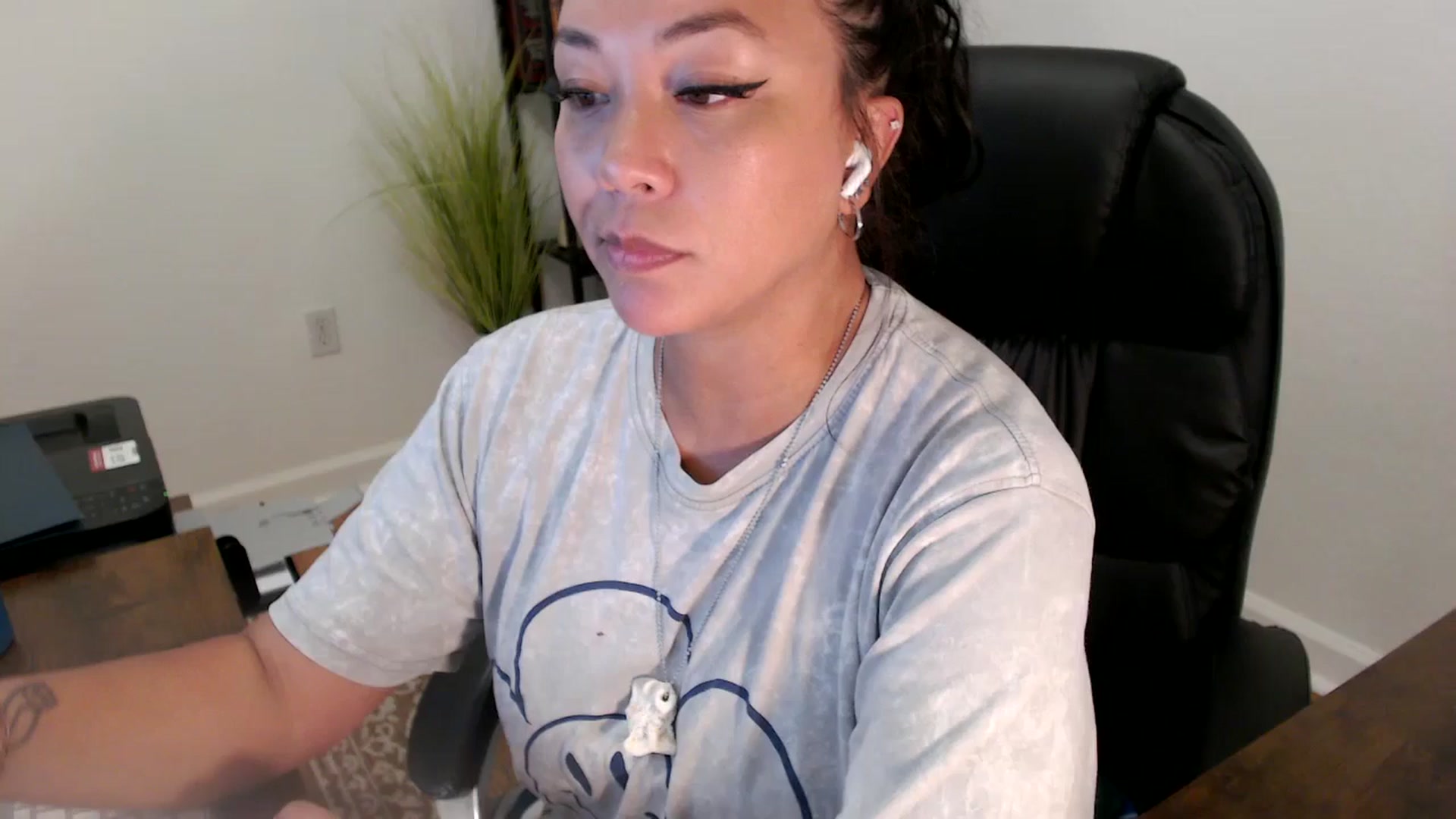 Gallery image thumbnail from MickaylaStar's myfreecams stream on, 06/27/2025, 18:17 image 2 of 20