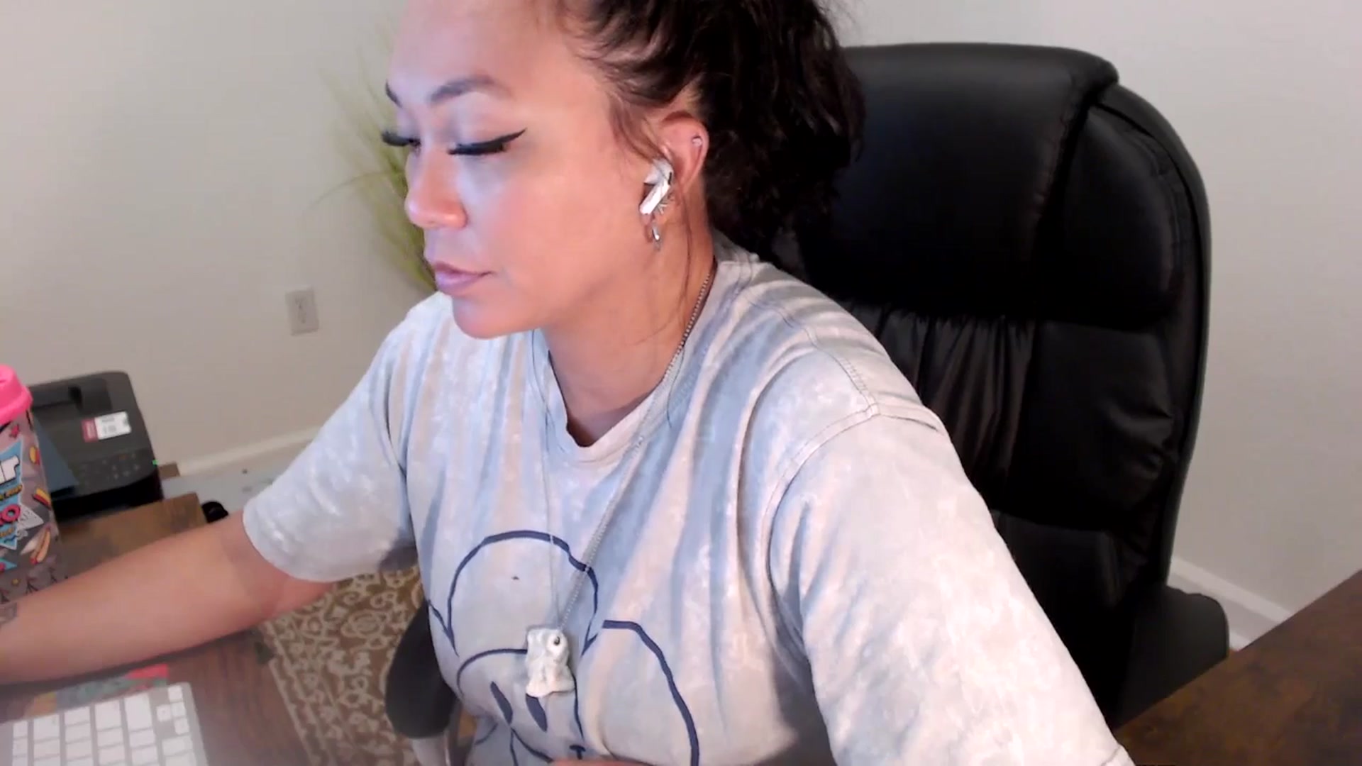 Gallery image thumbnail from MickaylaStar's myfreecams stream on, 06/27/2025, 18:17 image 7 of 20