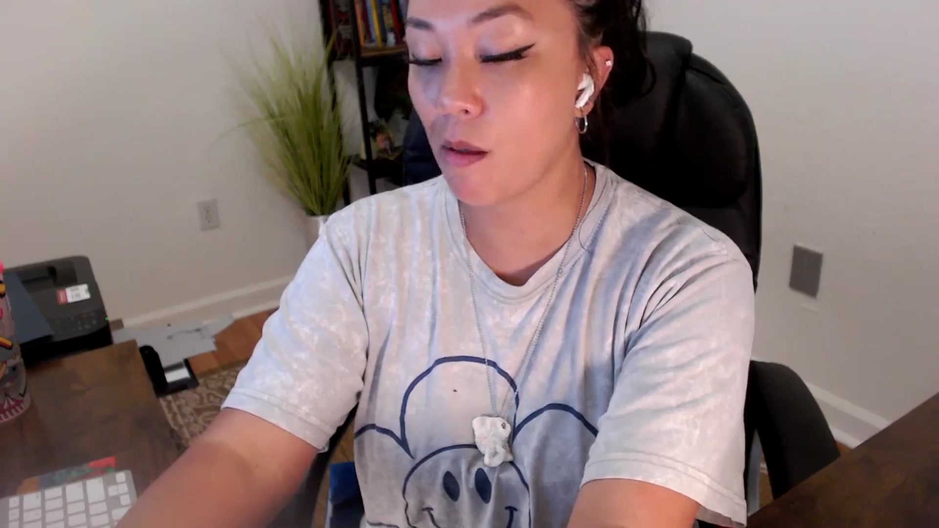 Gallery image thumbnail from MickaylaStar's myfreecams stream on, 06/27/2025, 18:17 image 5 of 20