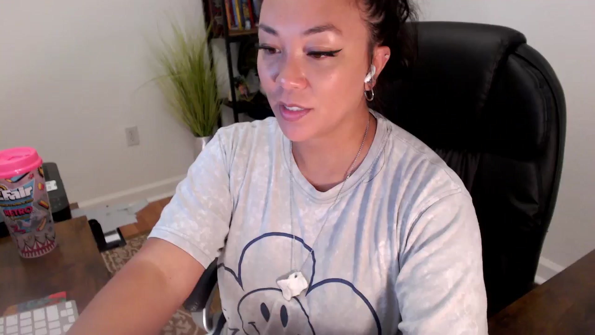 Gallery image thumbnail from MickaylaStar's myfreecams stream on, 06/27/2025, 19:10 image 18 of 20