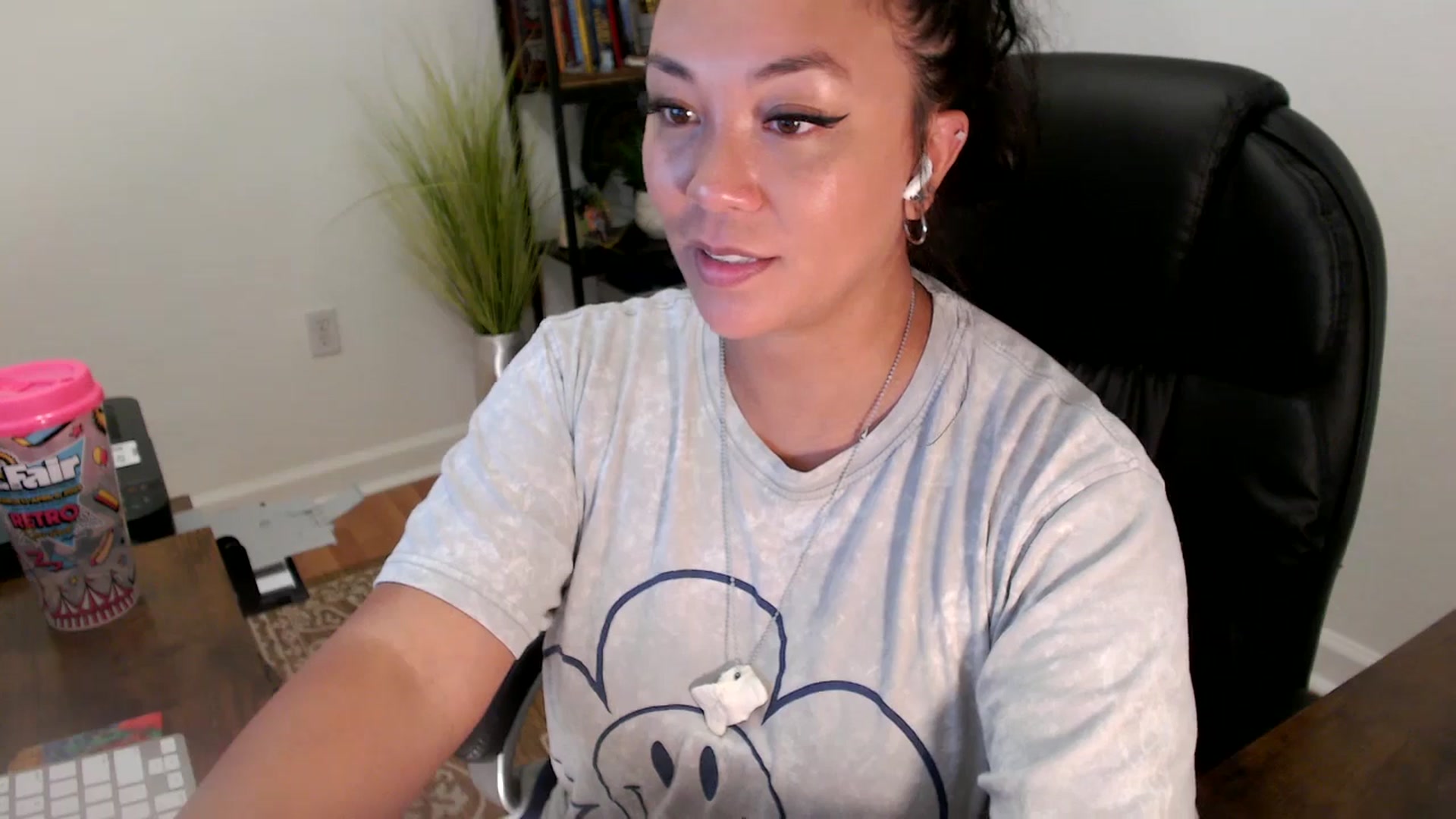 Gallery image thumbnail from MickaylaStar's myfreecams stream on, 06/27/2025, 19:10 image 19 of 20