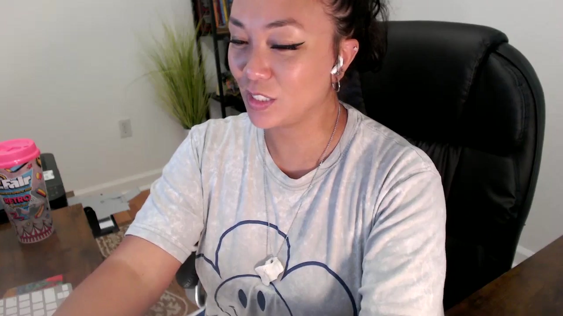 Gallery image thumbnail from MickaylaStar's myfreecams stream on, 06/27/2025, 19:10 image 9 of 20