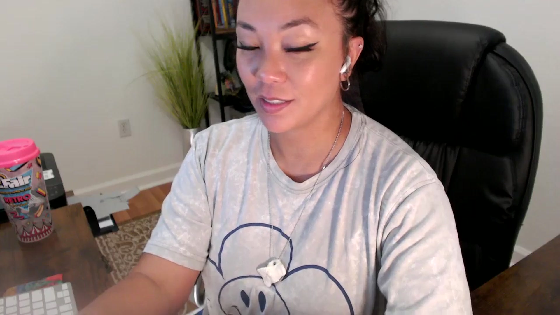 Gallery image thumbnail from MickaylaStar's myfreecams stream on, 06/27/2025, 19:10 image 12 of 20