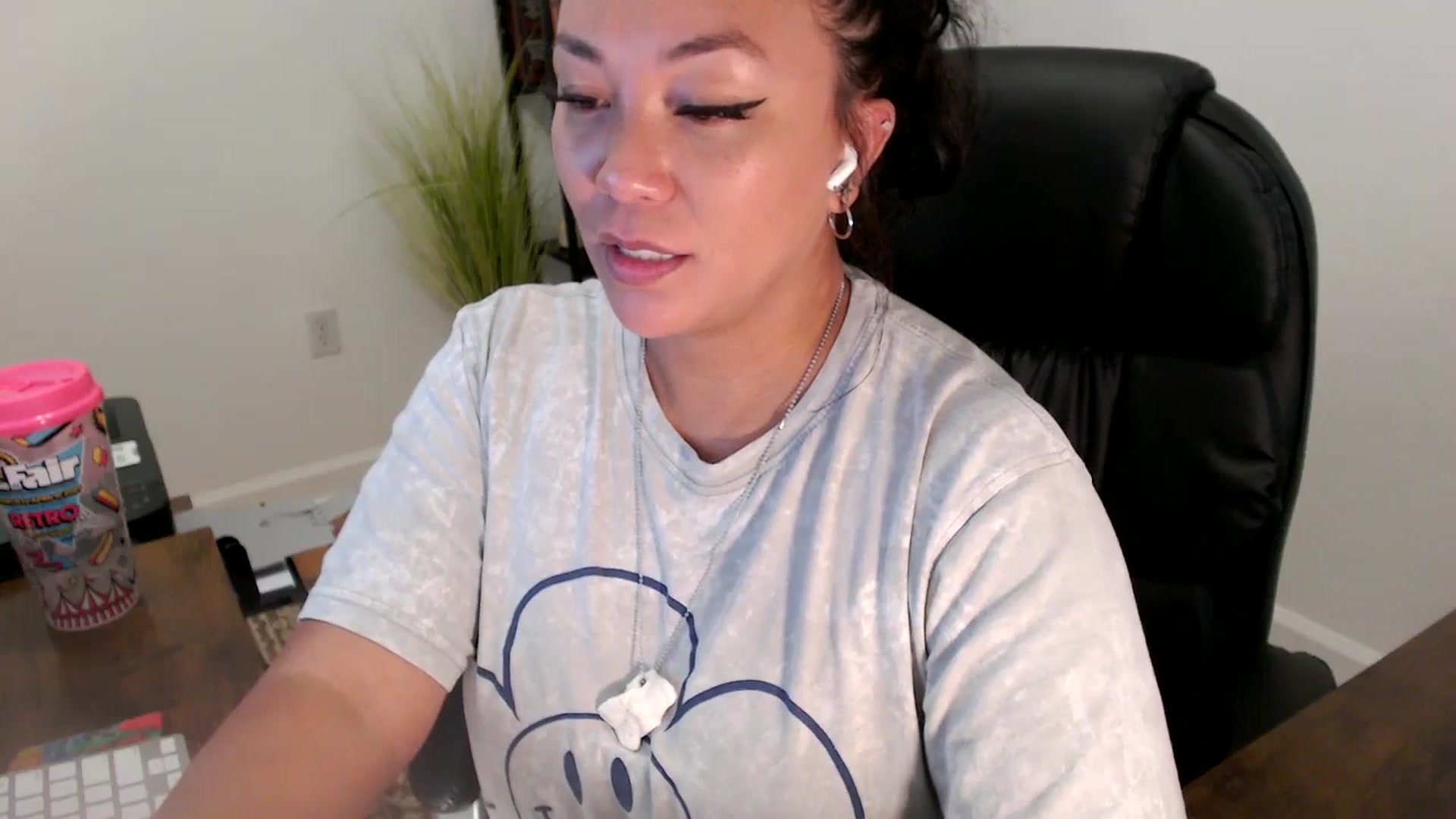 Gallery image thumbnail from MickaylaStar's myfreecams stream on, 06/27/2025, 19:10 image 4 of 20