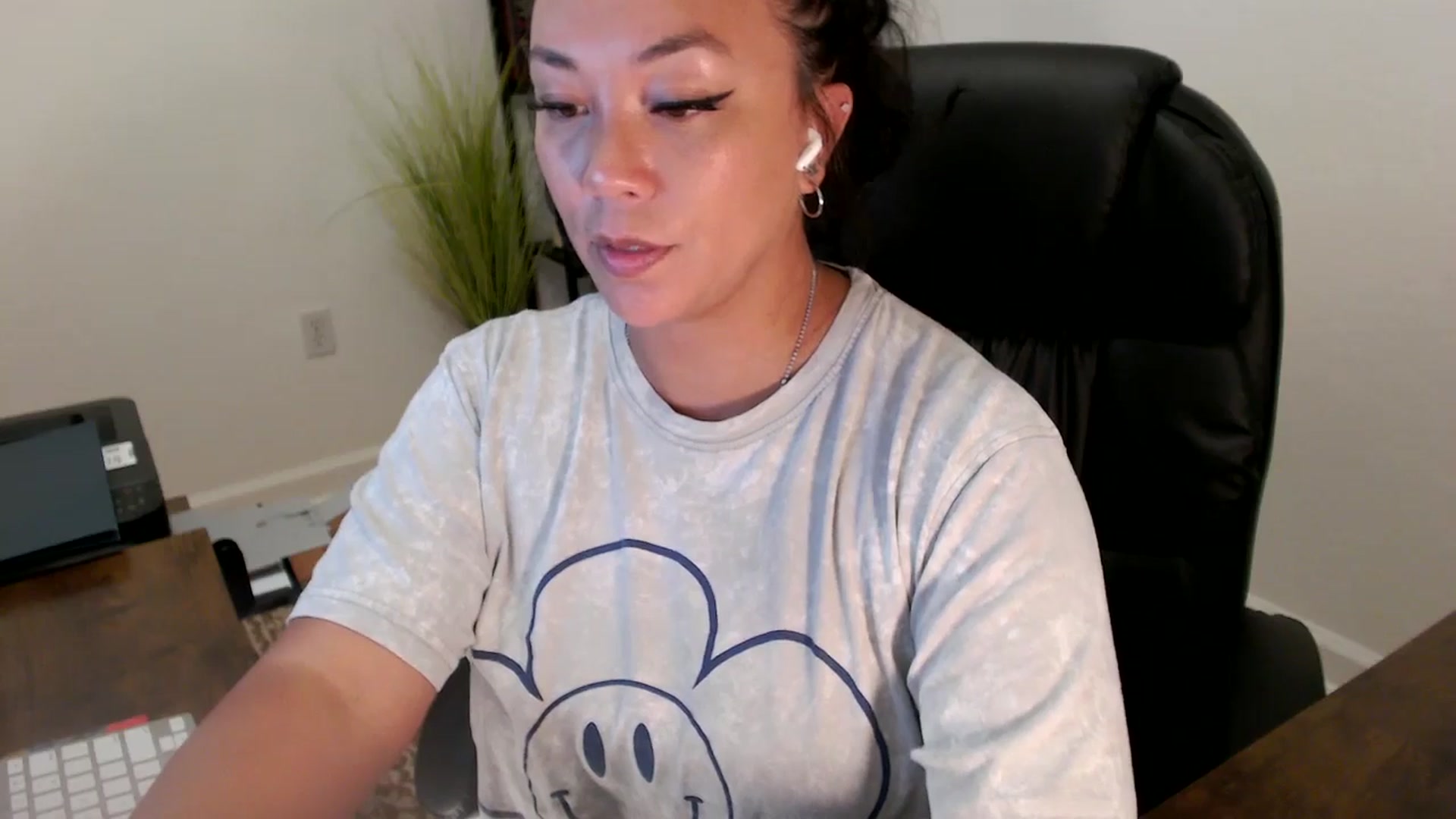 Gallery image thumbnail from MickaylaStar's myfreecams stream on, 06/27/2025, 20:02 image 10 of 20