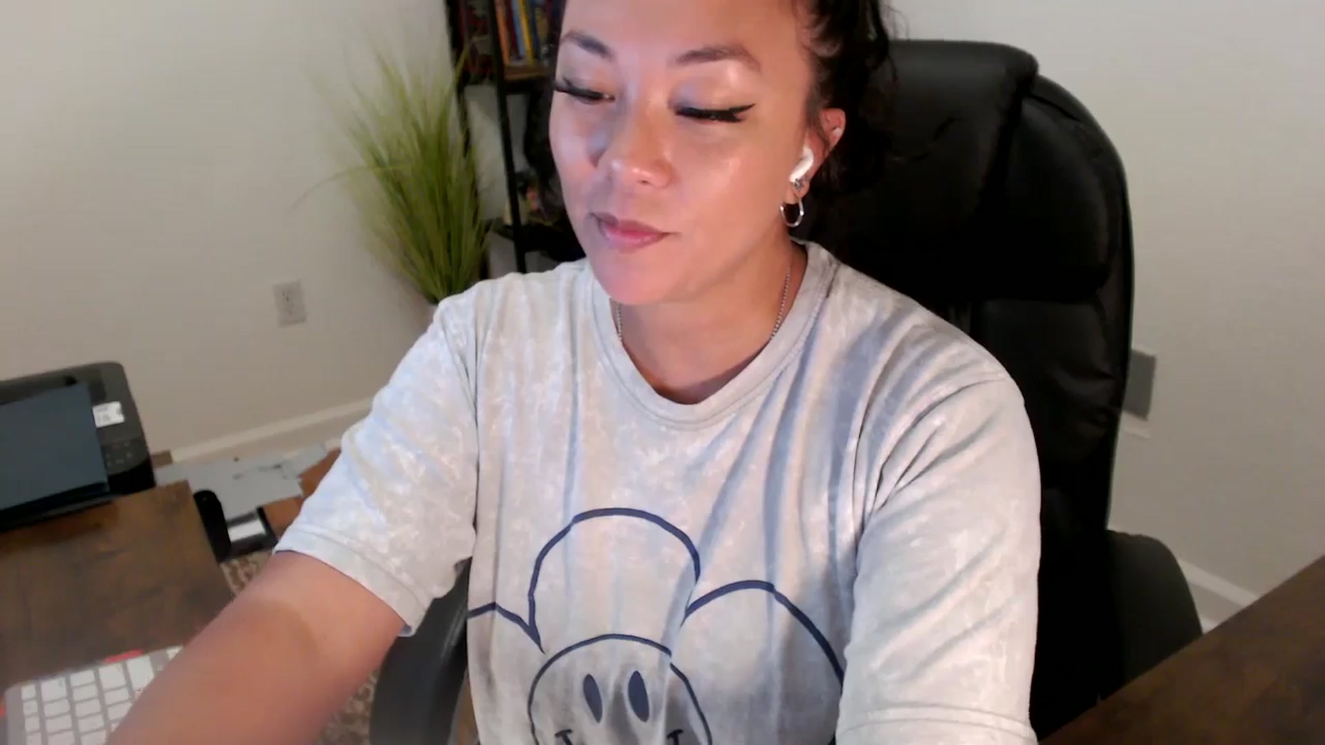Gallery image thumbnail from MickaylaStar's myfreecams stream on, 06/27/2025, 20:02 image 3 of 20