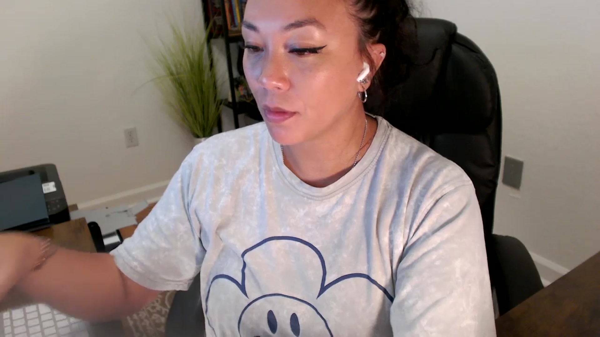 Gallery image thumbnail from MickaylaStar's myfreecams stream on, 06/27/2025, 20:02 image 12 of 20