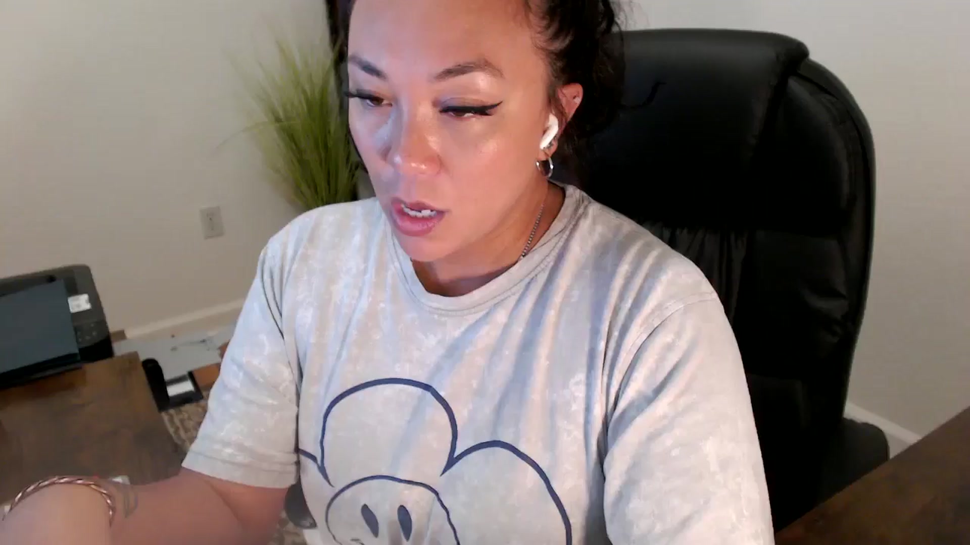 Gallery image thumbnail from MickaylaStar's myfreecams stream on, 06/27/2025, 20:02 image 20 of 20