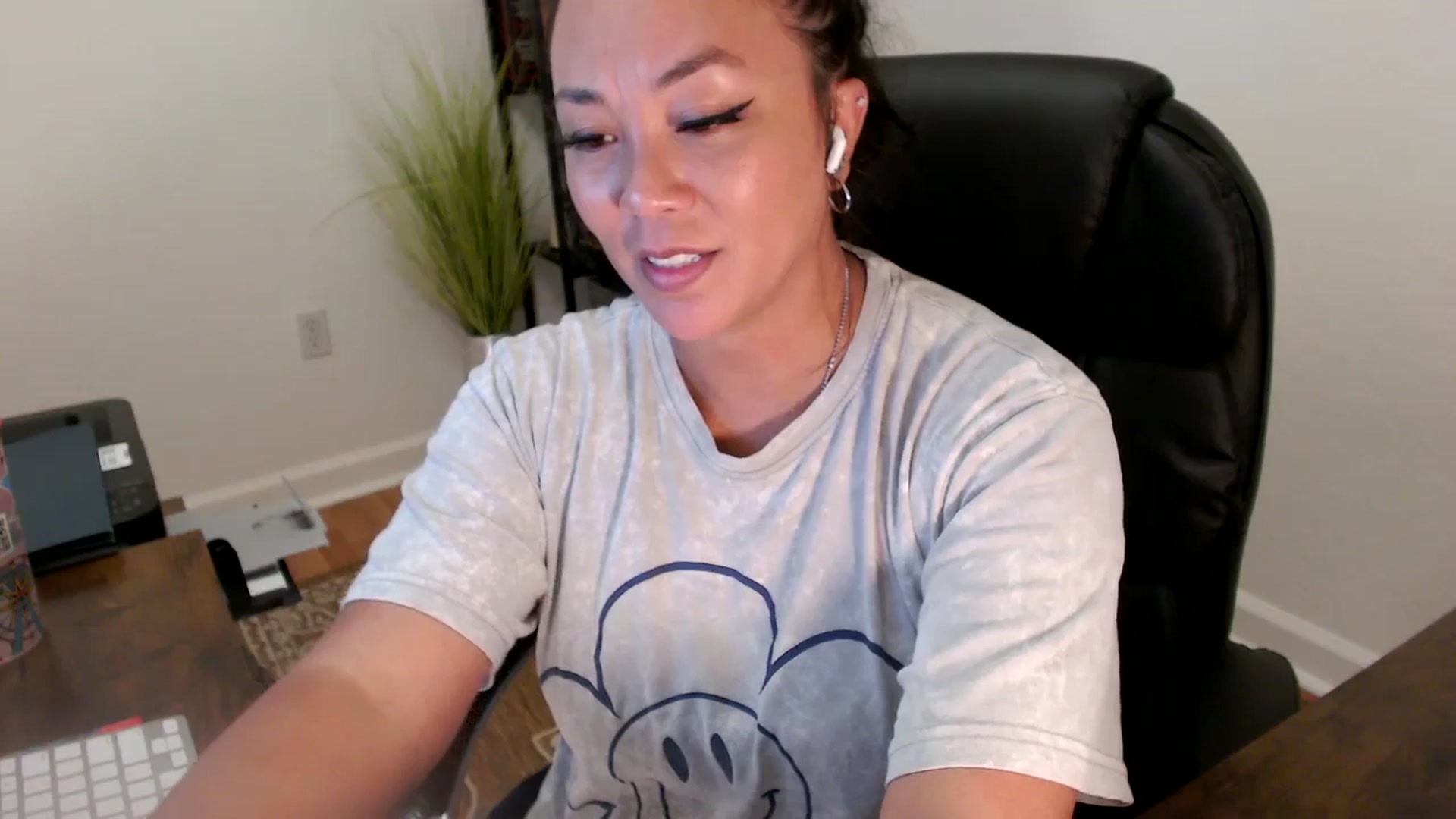 Gallery image thumbnail from MickaylaStar's myfreecams stream on, 06/27/2025, 21:15 image 7 of 20