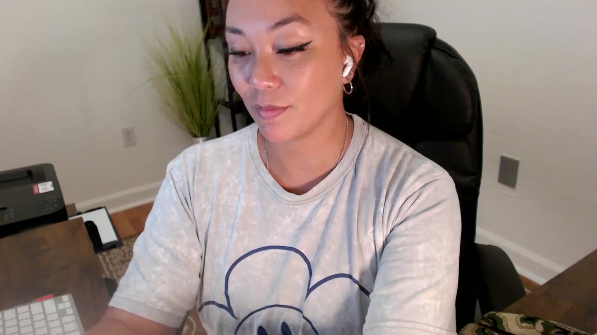 Gallery image thumbnail from MickaylaStar's myfreecams stream on, 06/27/2025, 21:15 image 20 of 20
