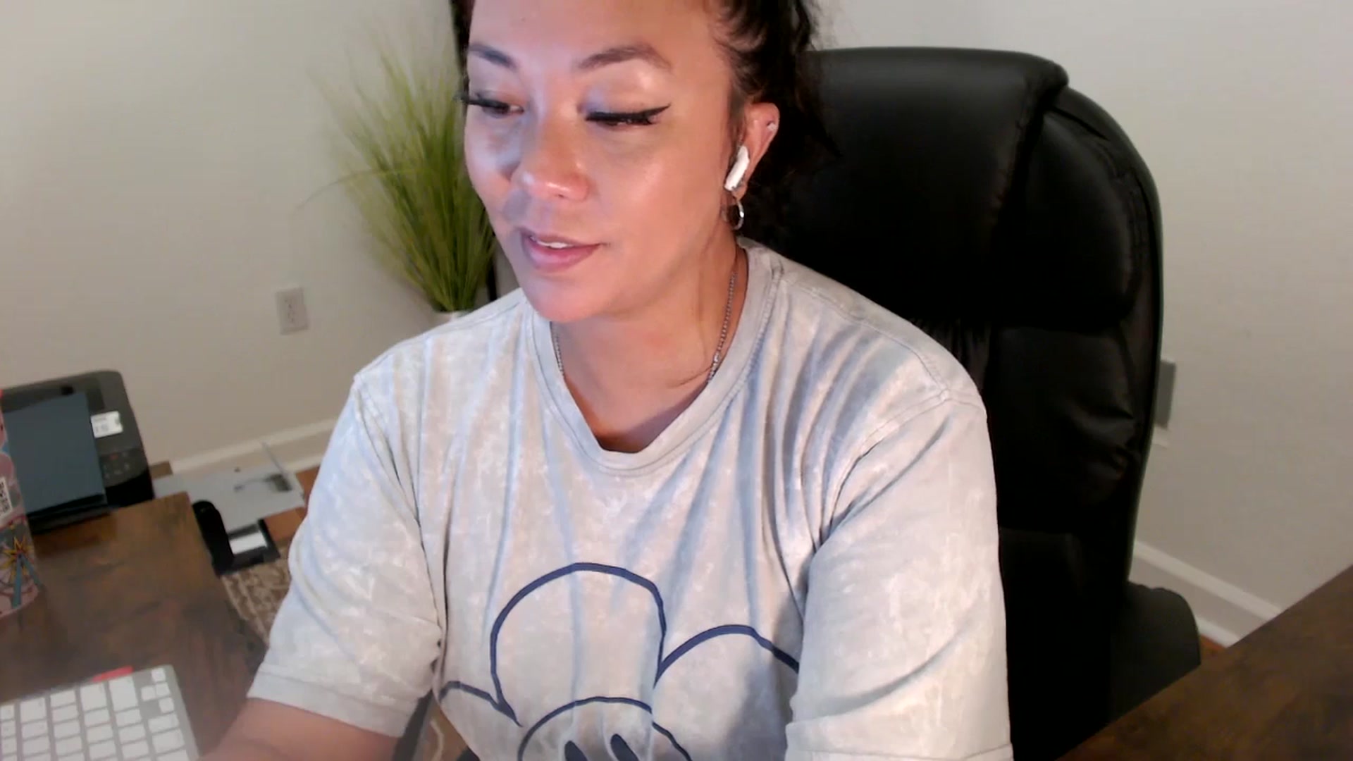 Gallery image thumbnail from MickaylaStar's myfreecams stream on, 06/27/2025, 21:15 image 6 of 20