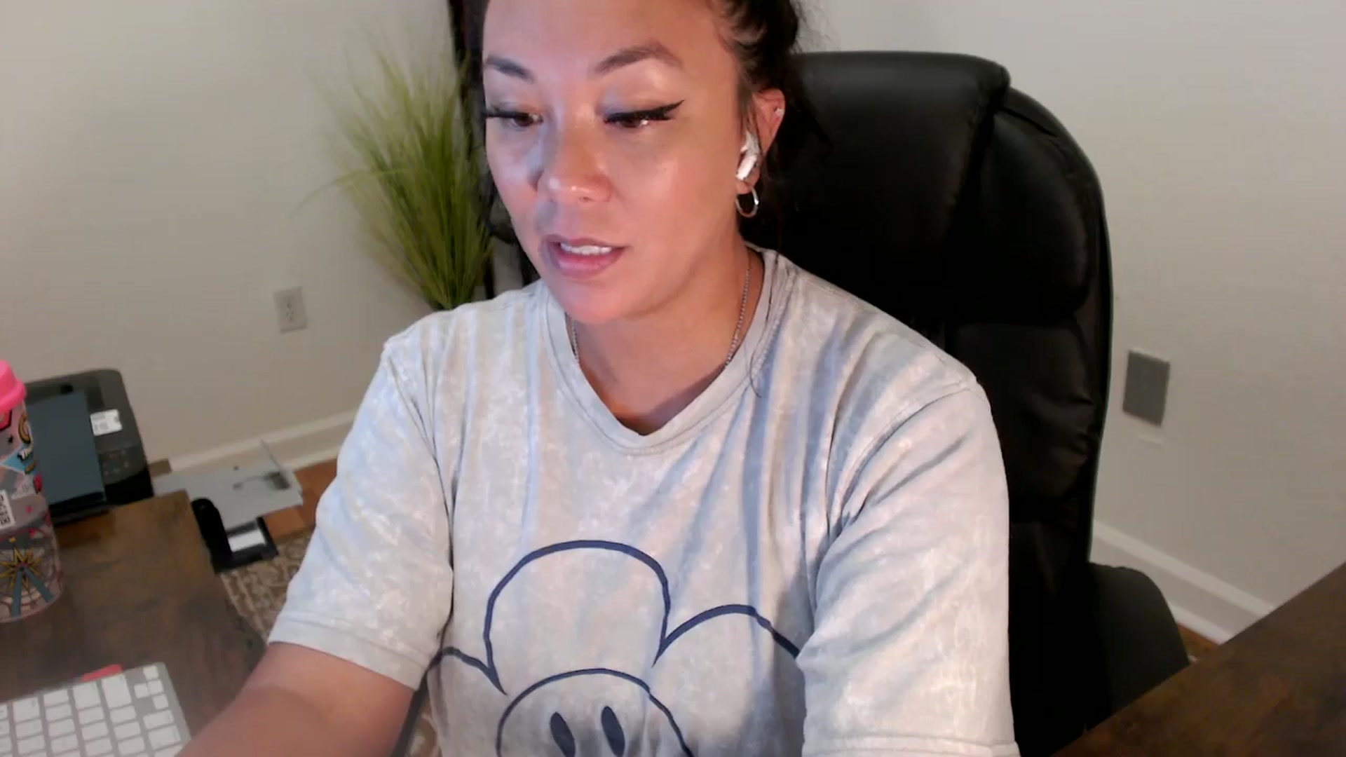 Gallery image thumbnail from MickaylaStar's myfreecams stream on, 06/27/2025, 21:15 image 18 of 20