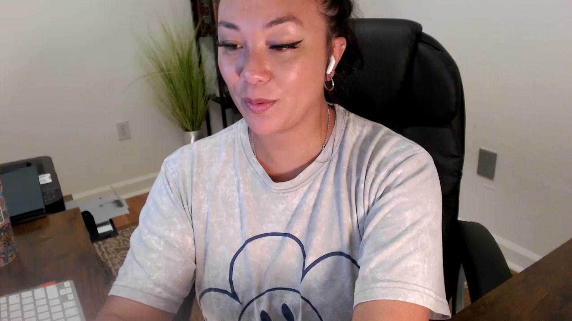Gallery image thumbnail from MickaylaStar's myfreecams stream on, 06/27/2025, 21:15 image 1 of 20