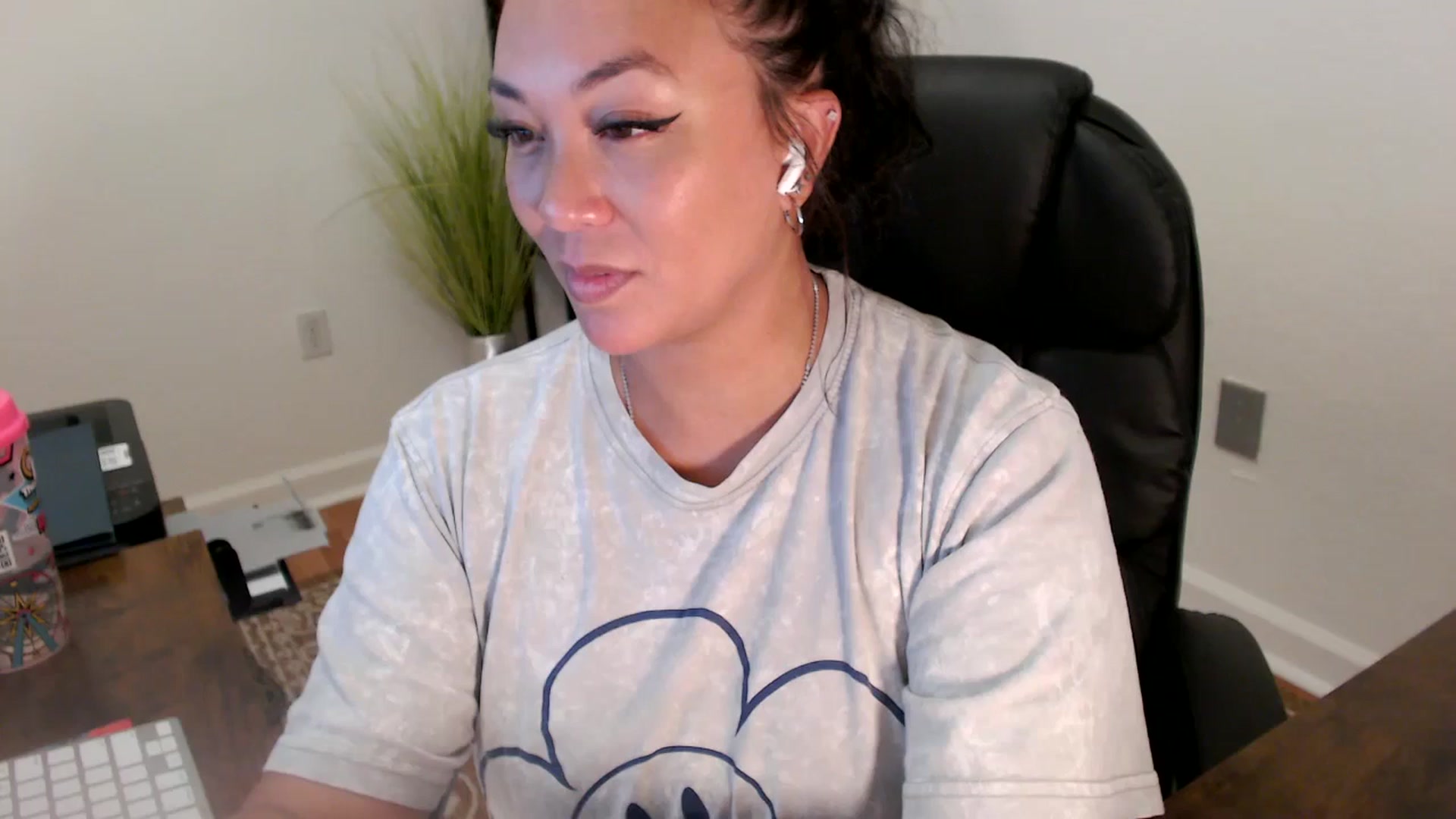 Gallery image thumbnail from MickaylaStar's myfreecams stream on, 06/27/2025, 21:15 image 19 of 20