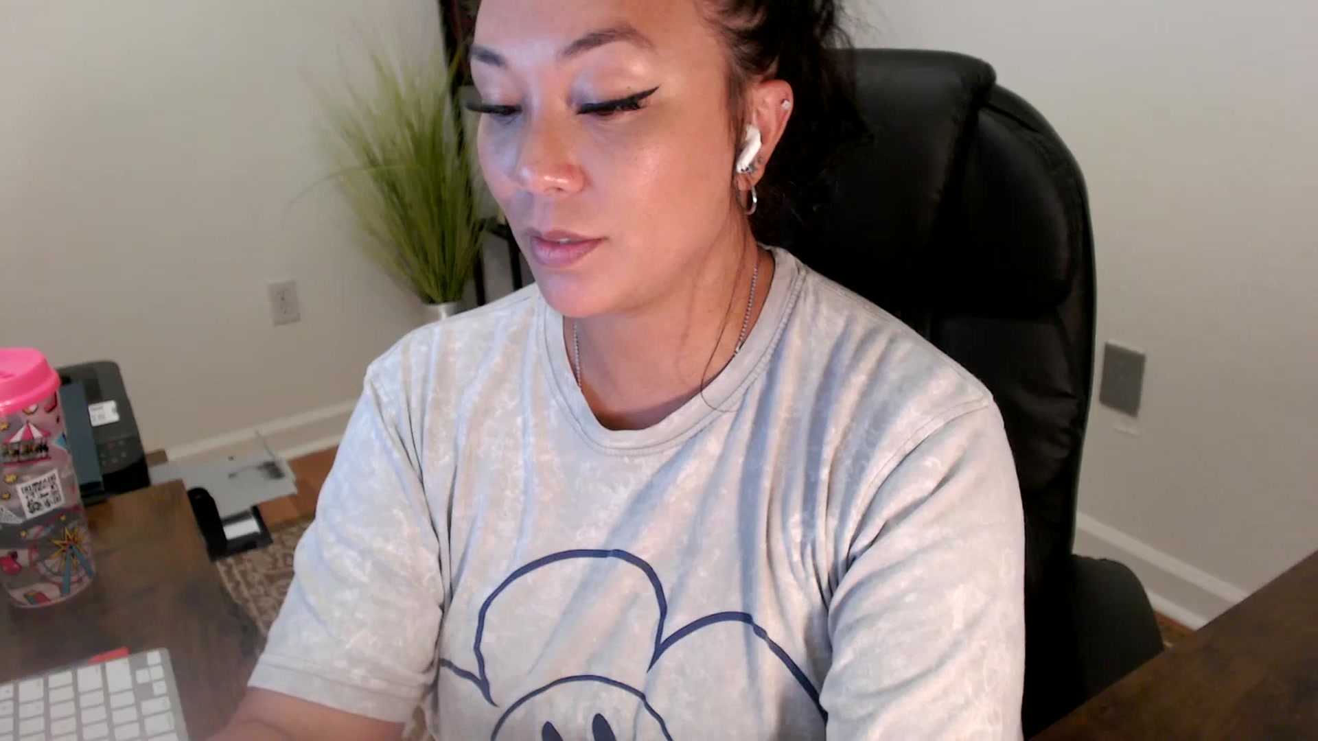 Gallery image thumbnail from MickaylaStar's myfreecams stream on, 06/27/2025, 21:15 image 14 of 20