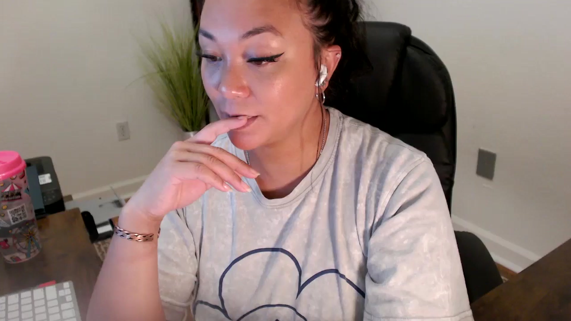 Gallery image thumbnail from MickaylaStar's myfreecams stream on, 06/27/2025, 21:15 image 15 of 20