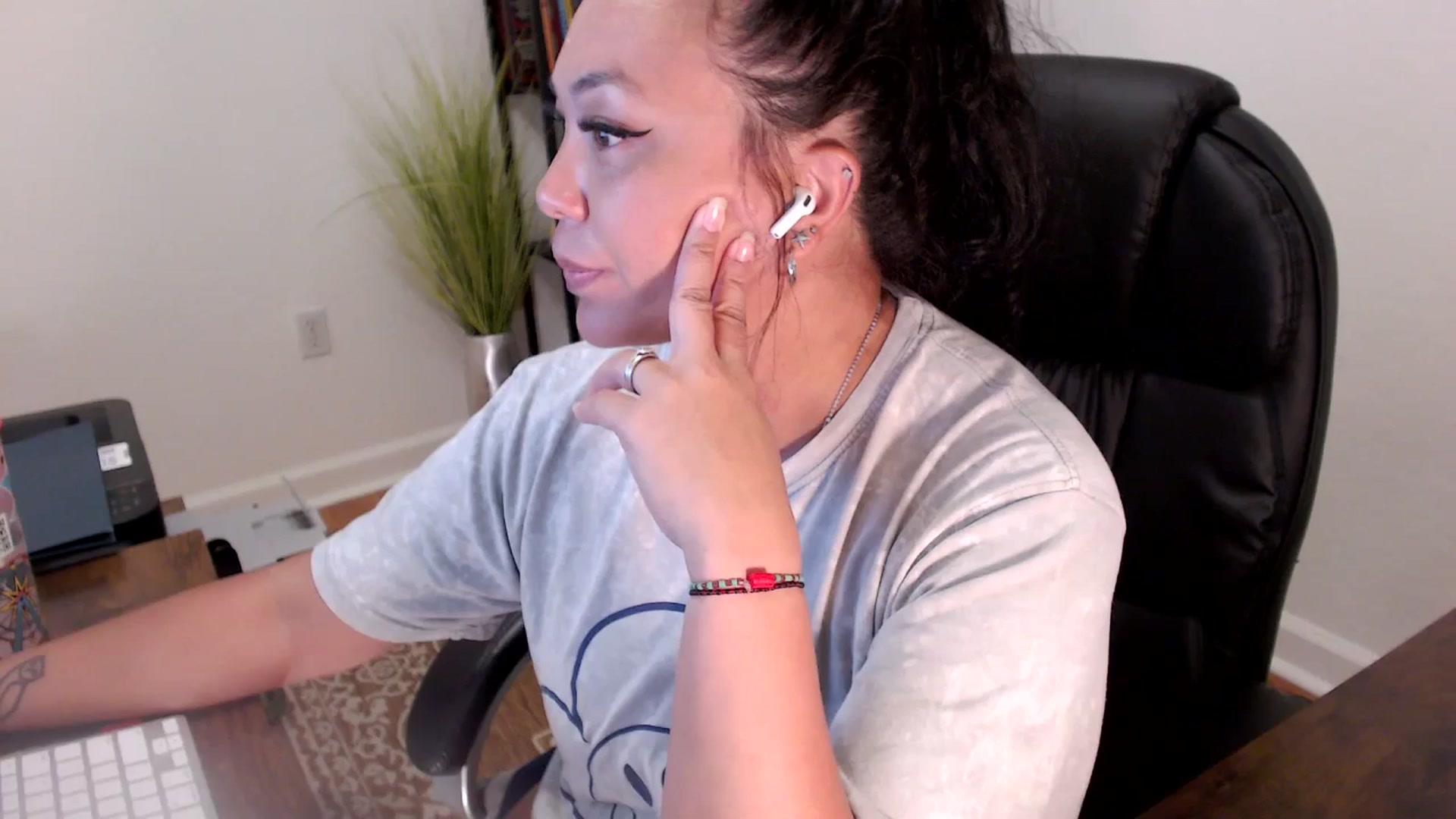 Gallery image thumbnail from MickaylaStar's myfreecams stream on, 06/27/2025, 21:15 image 4 of 20