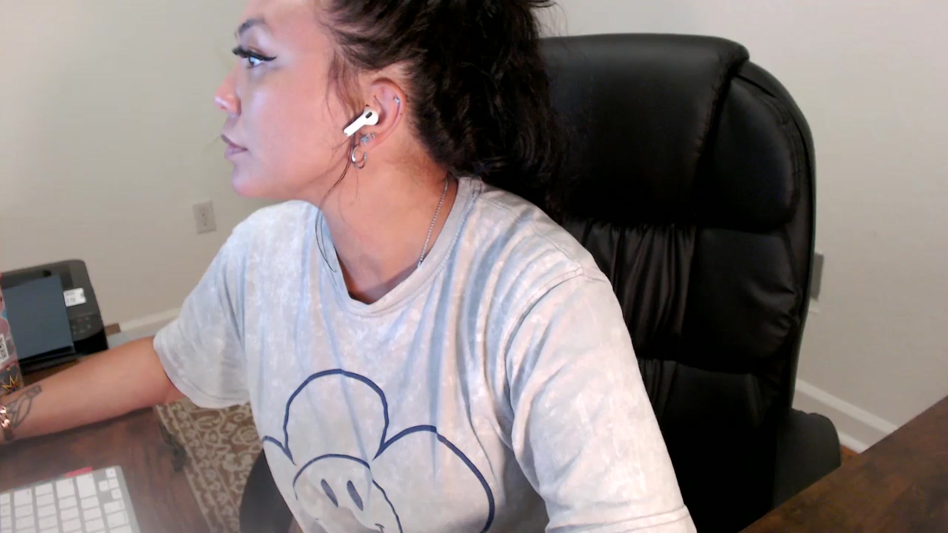 Gallery image thumbnail from MickaylaStar's myfreecams stream on, 06/27/2025, 21:15 image 5 of 20