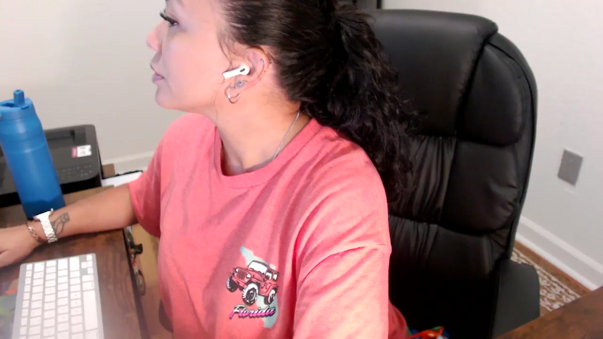Gallery image thumbnail from MickaylaStar's myfreecams stream on, 06/30/2025, 16:16 image 19 of 20
