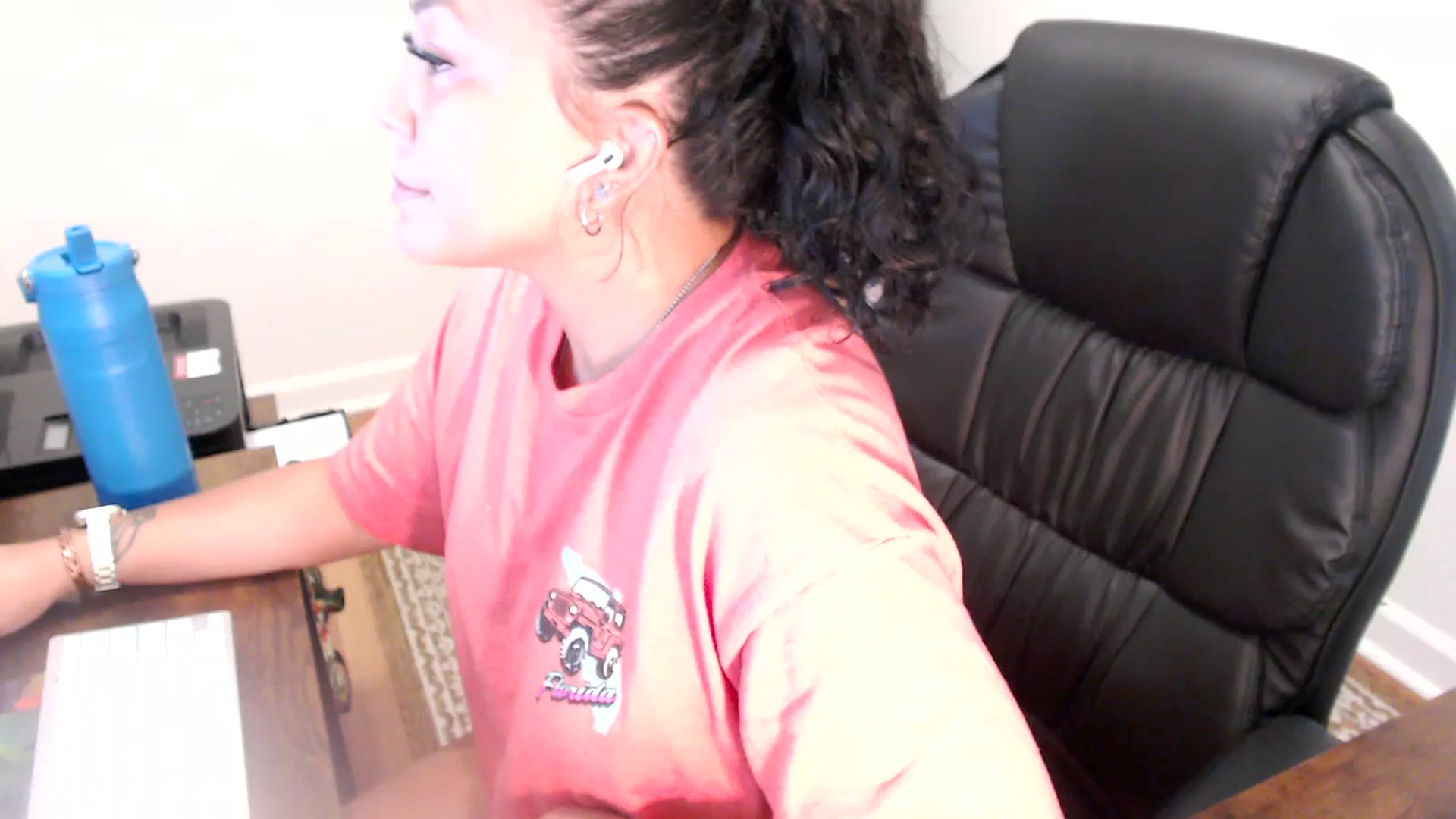 Gallery image thumbnail from MickaylaStar's myfreecams stream on, 06/30/2025, 16:47 image 6 of 20