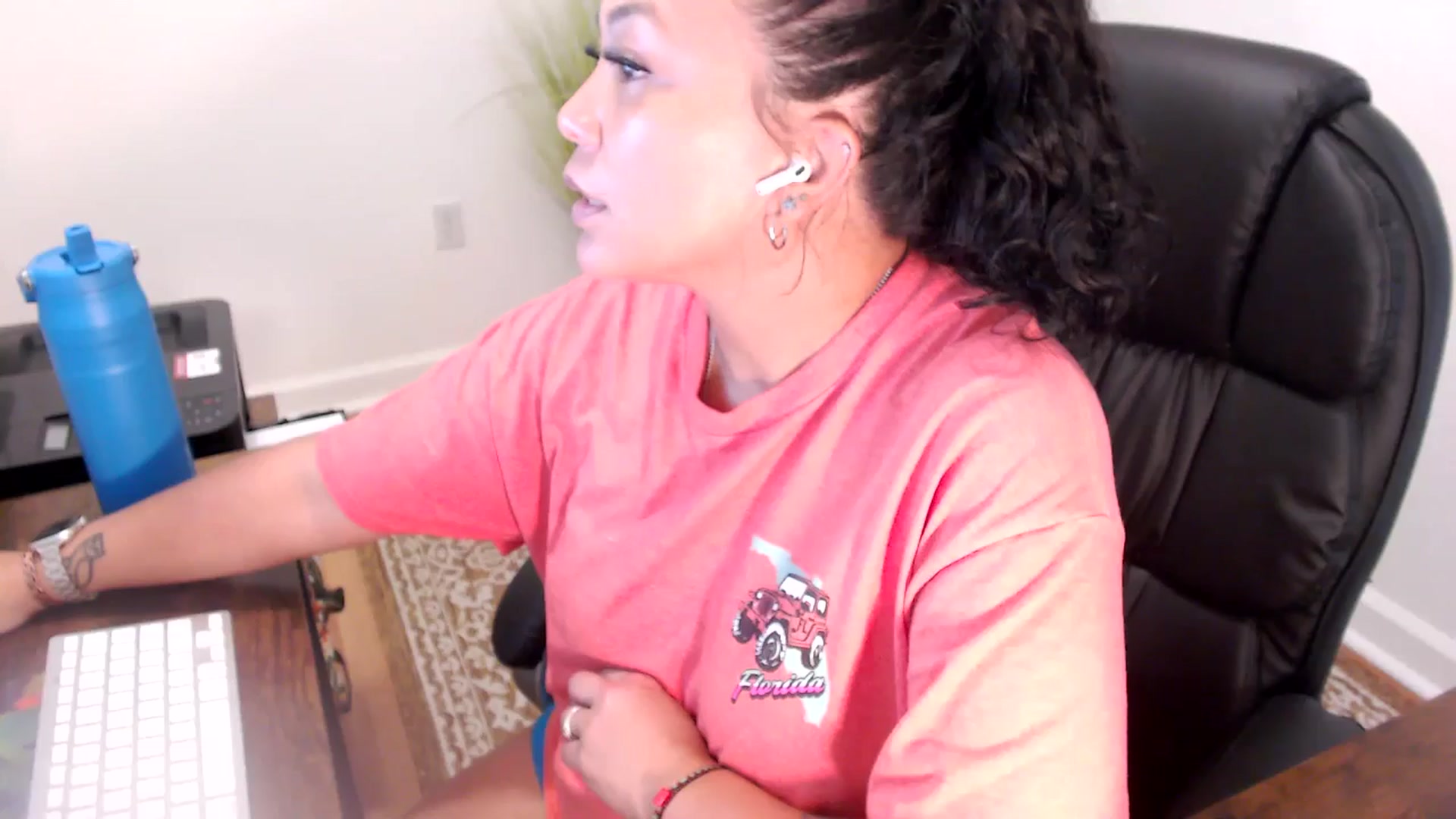 Gallery image thumbnail from MickaylaStar's myfreecams stream on, 06/30/2025, 16:47 image 10 of 20