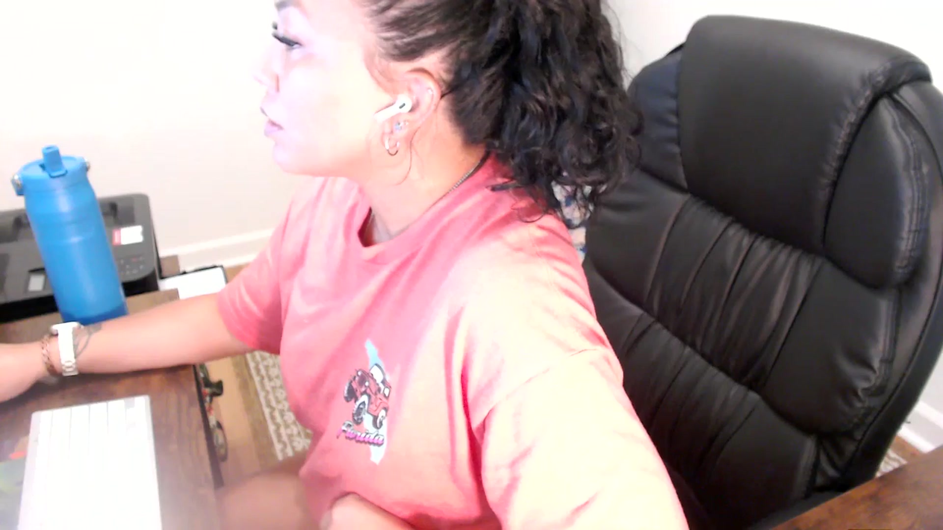 Gallery image thumbnail from MickaylaStar's myfreecams stream on, 06/30/2025, 16:47 image 9 of 20