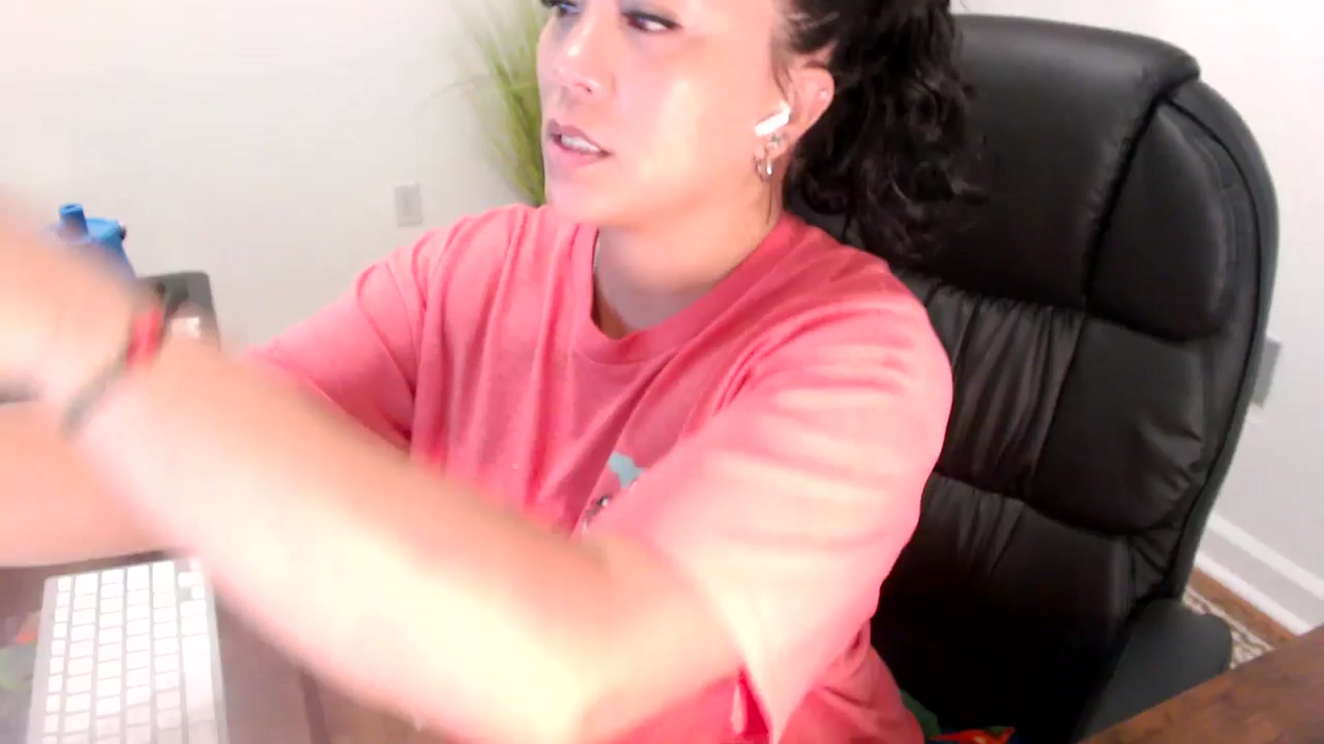 Gallery image thumbnail from MickaylaStar's myfreecams stream on, 06/30/2025, 16:47 image 1 of 20
