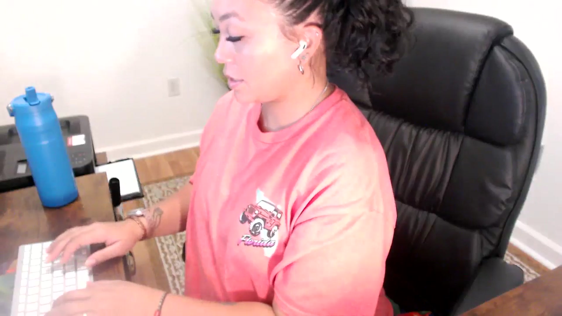Gallery image thumbnail from MickaylaStar's myfreecams stream on, 06/30/2025, 16:47 image 3 of 20