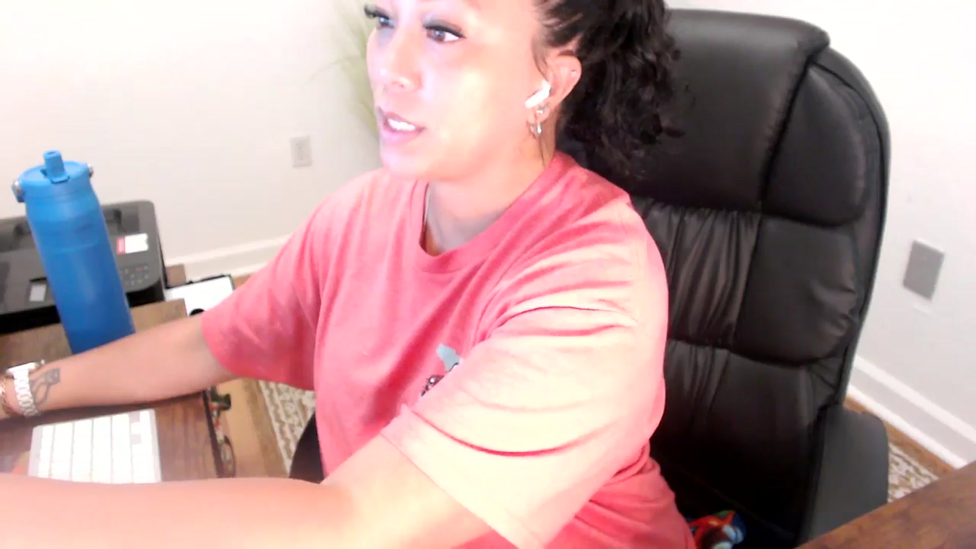 Gallery image thumbnail from MickaylaStar's myfreecams stream on, 06/30/2025, 16:47 image 12 of 20