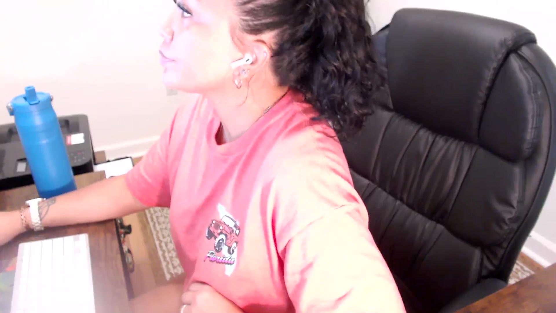Gallery image thumbnail from MickaylaStar's myfreecams stream on, 06/30/2025, 16:47 image 7 of 20