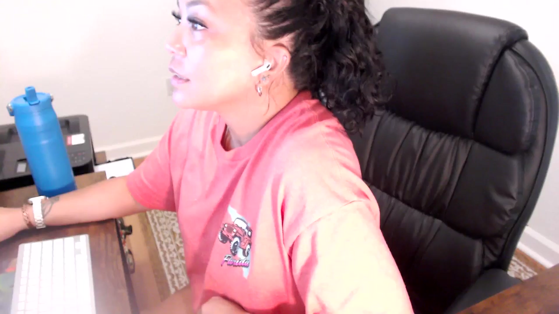 Gallery image thumbnail from MickaylaStar's myfreecams stream on, 06/30/2025, 16:47 image 5 of 20