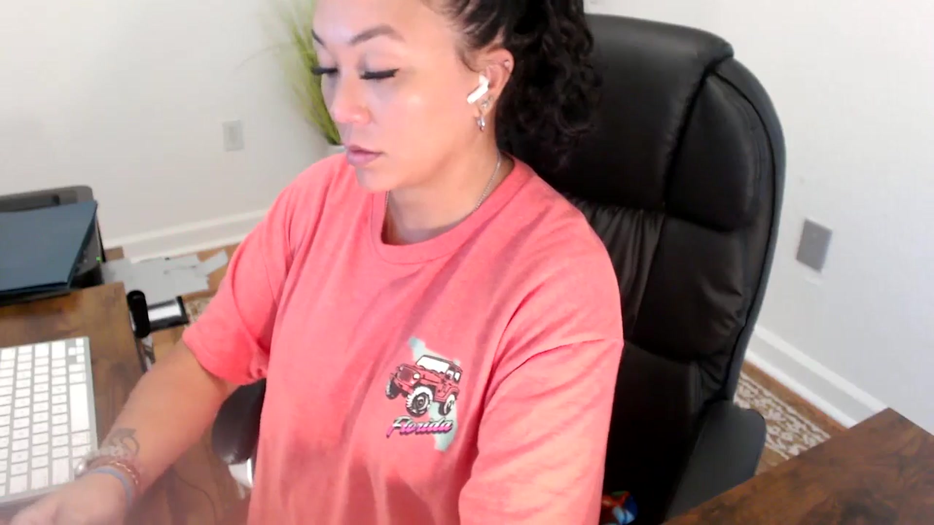 Gallery image thumbnail from MickaylaStar's myfreecams stream on, 06/30/2025, 19:51 image 6 of 20