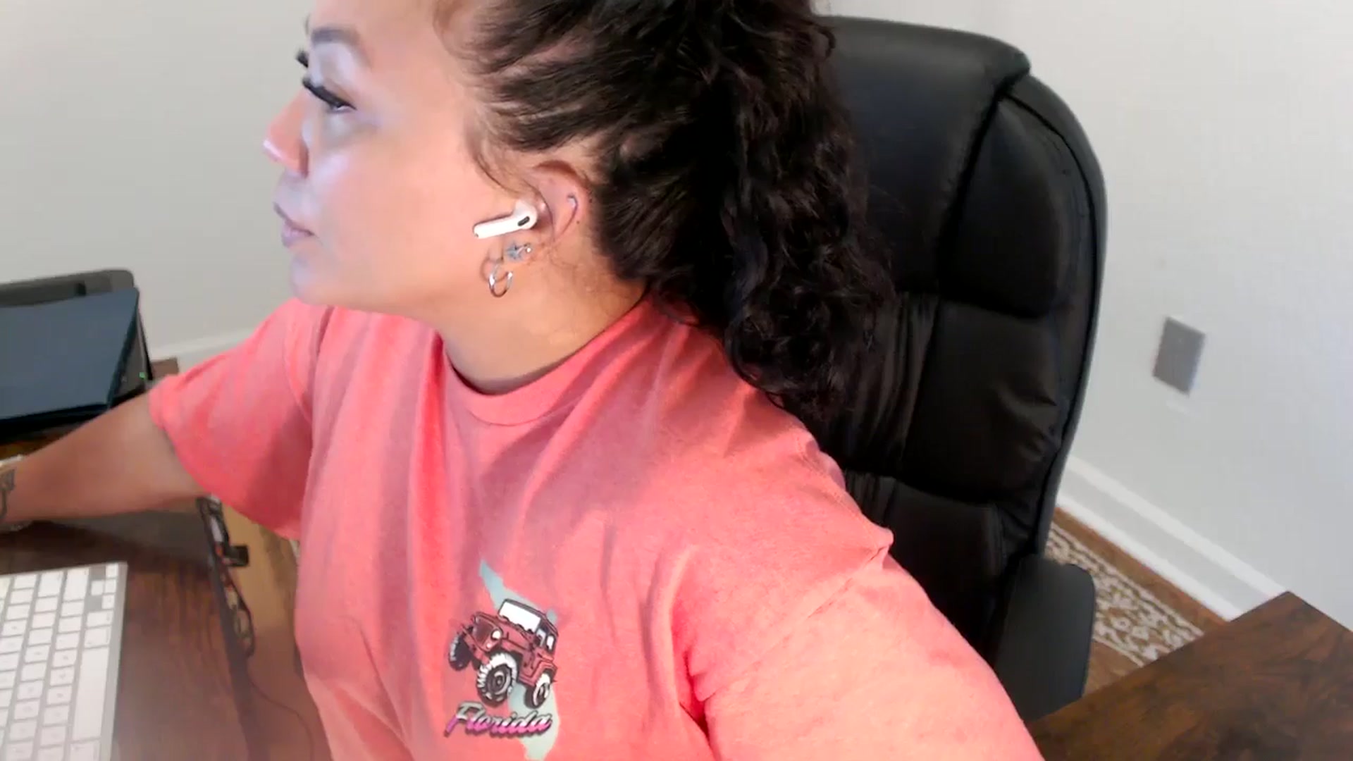 Gallery image thumbnail from MickaylaStar's myfreecams stream on, 06/30/2025, 19:51 image 18 of 20