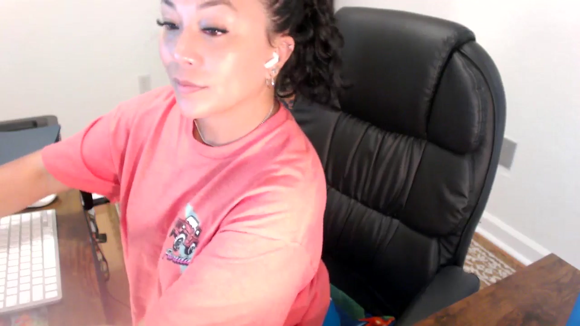 Gallery image thumbnail from MickaylaStar's myfreecams stream on, 06/30/2025, 19:51 image 9 of 20
