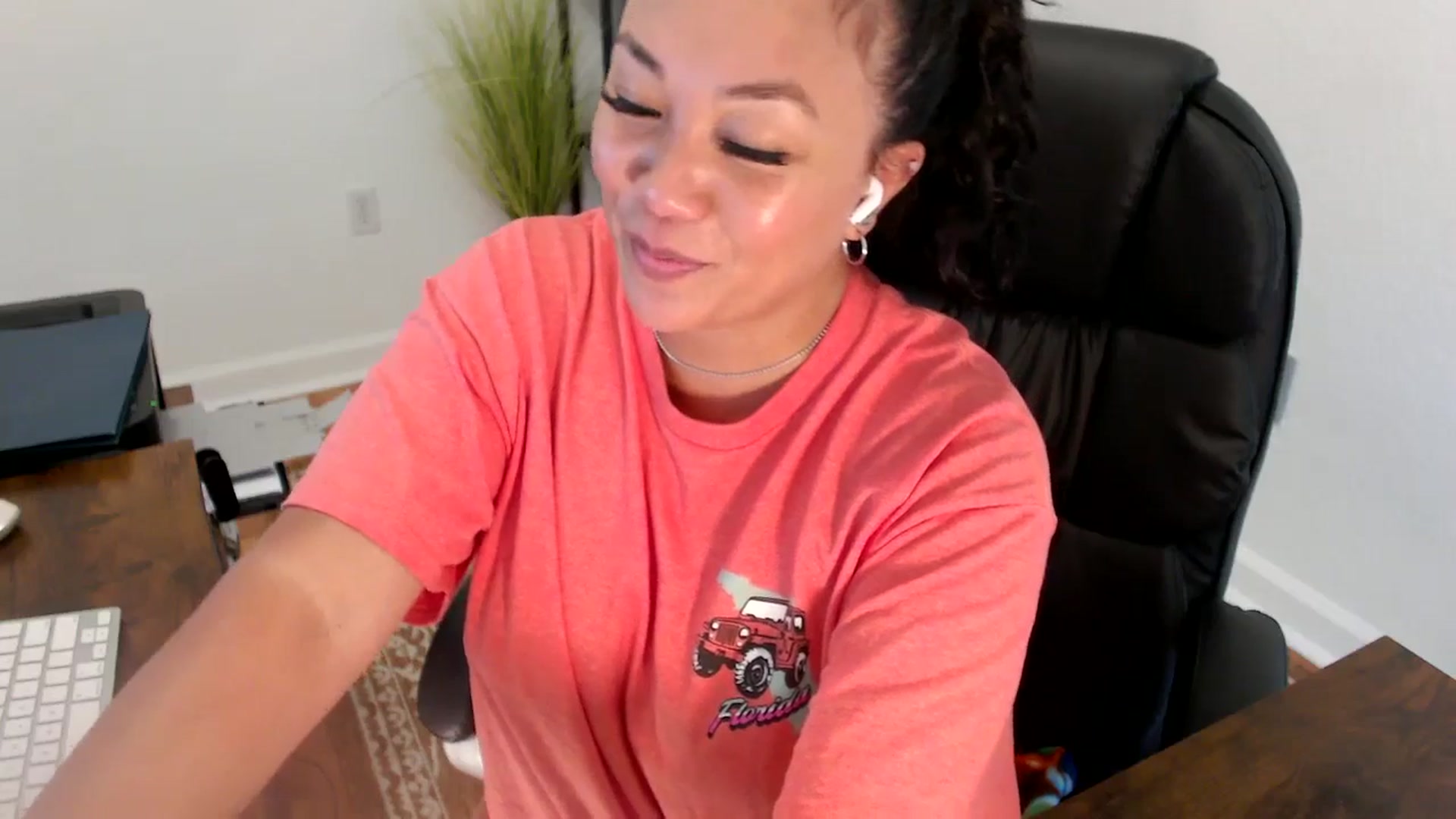 Gallery image thumbnail from MickaylaStar's myfreecams stream on, 06/30/2025, 20:19 image 15 of 20