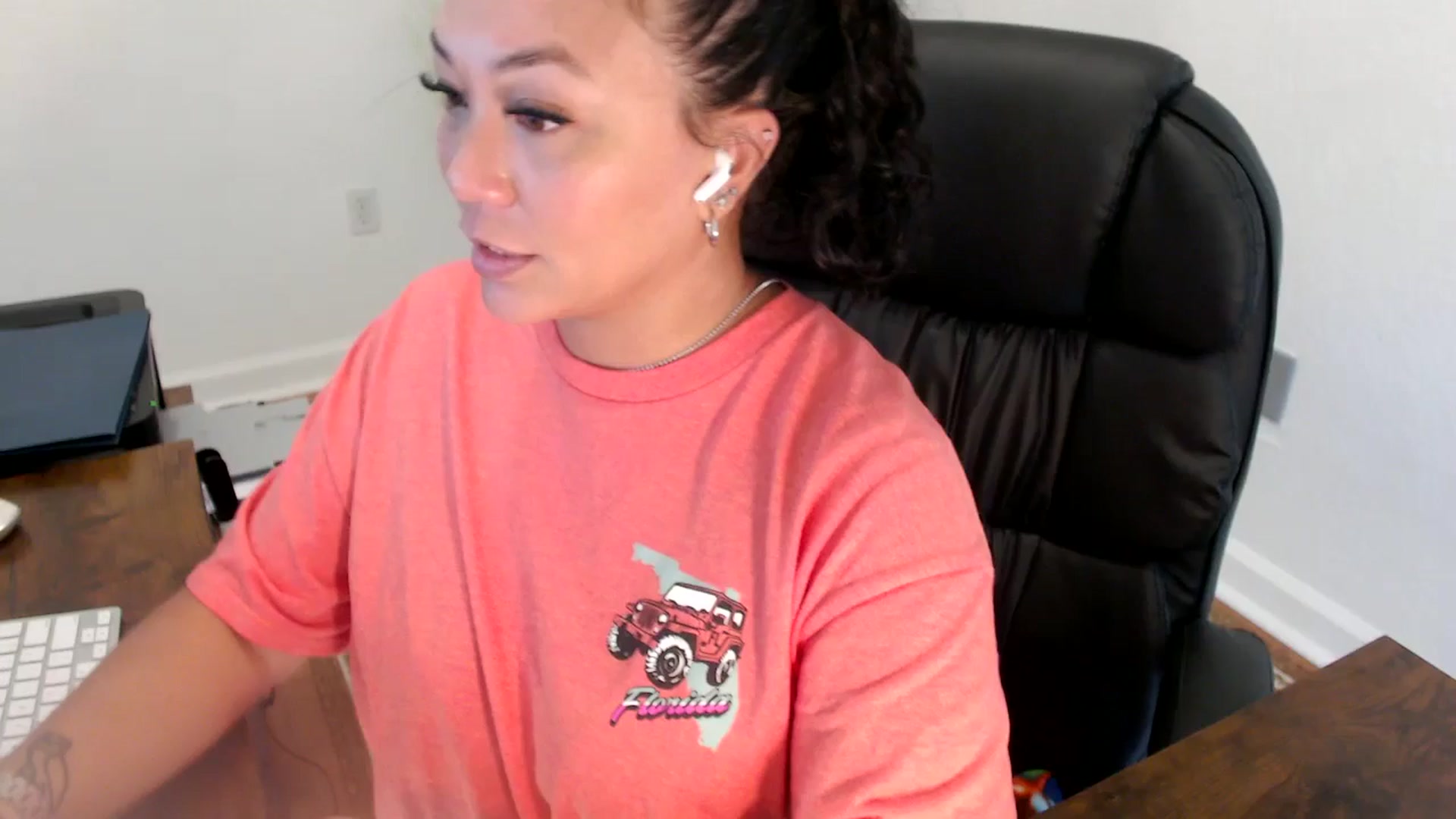 Gallery image thumbnail from MickaylaStar's myfreecams stream on, 06/30/2025, 20:19 image 18 of 20