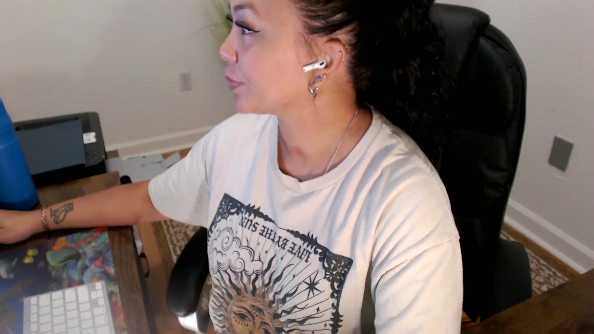 Gallery image thumbnail from MickaylaStar's myfreecams stream on, 07/01/2025, 16:25 image 9 of 20